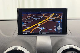 sininen Audi RS 3 2018 kuva 19.