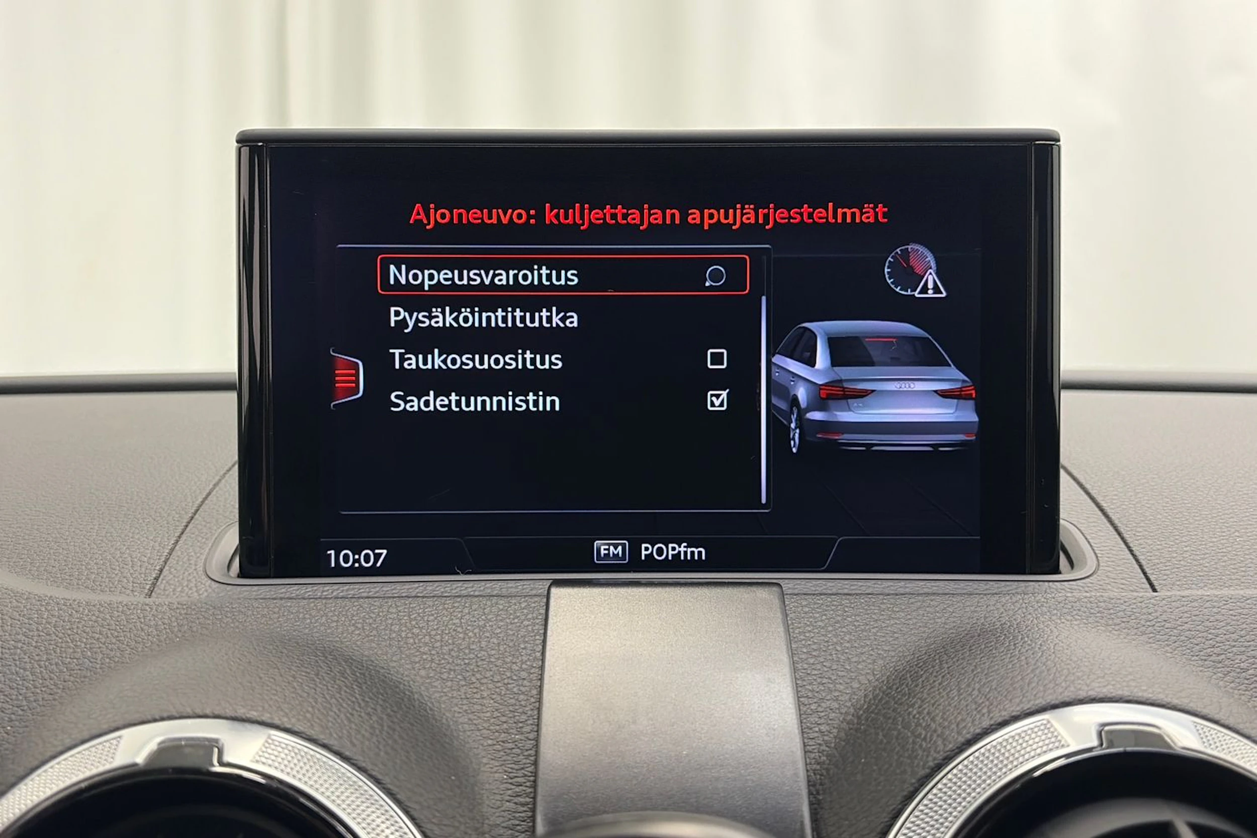 sininen Audi RS 3 2018 kuva 22.