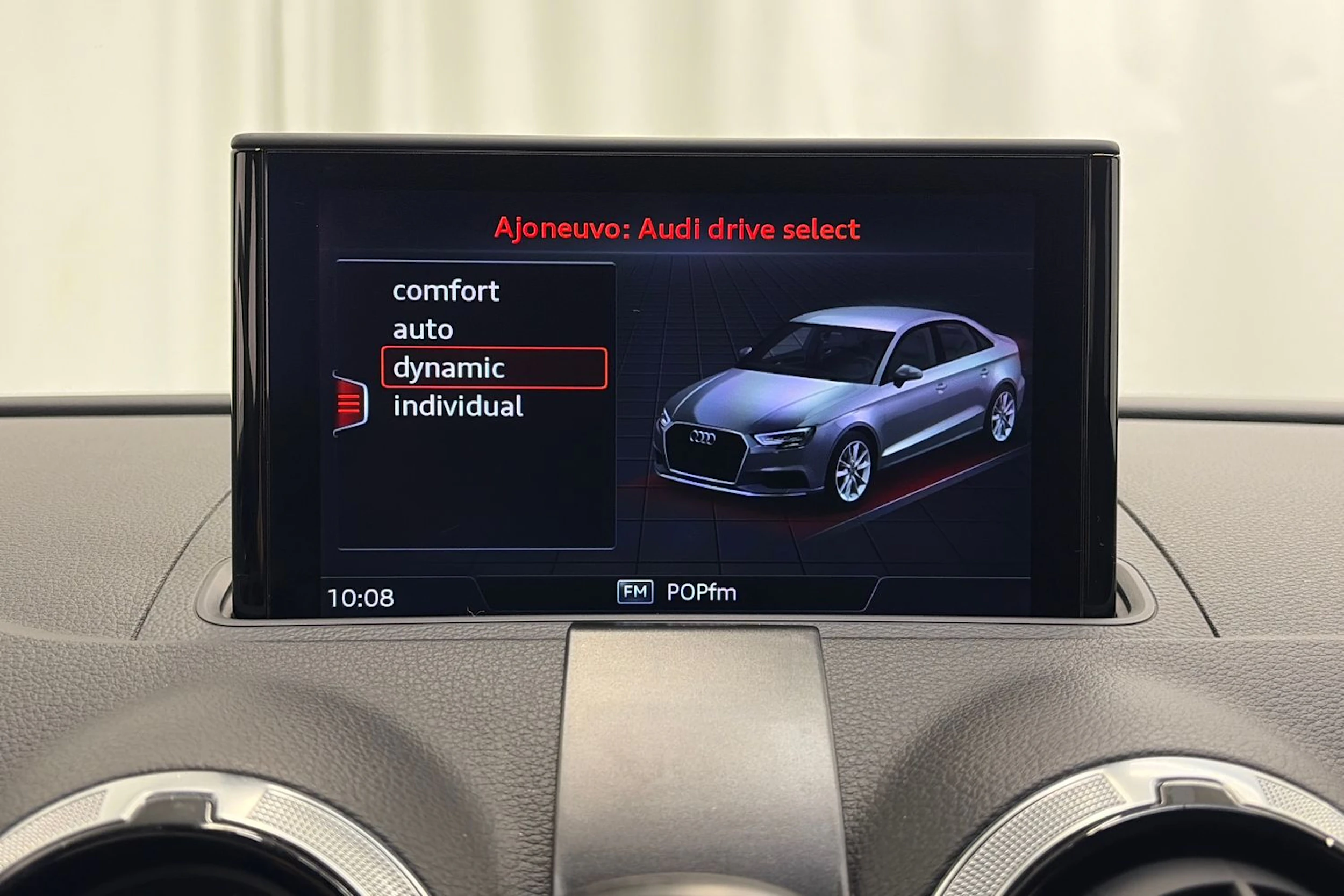 sininen Audi RS 3 2018 kuva 23.