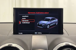sininen Audi RS 3 2018 kuva 23.