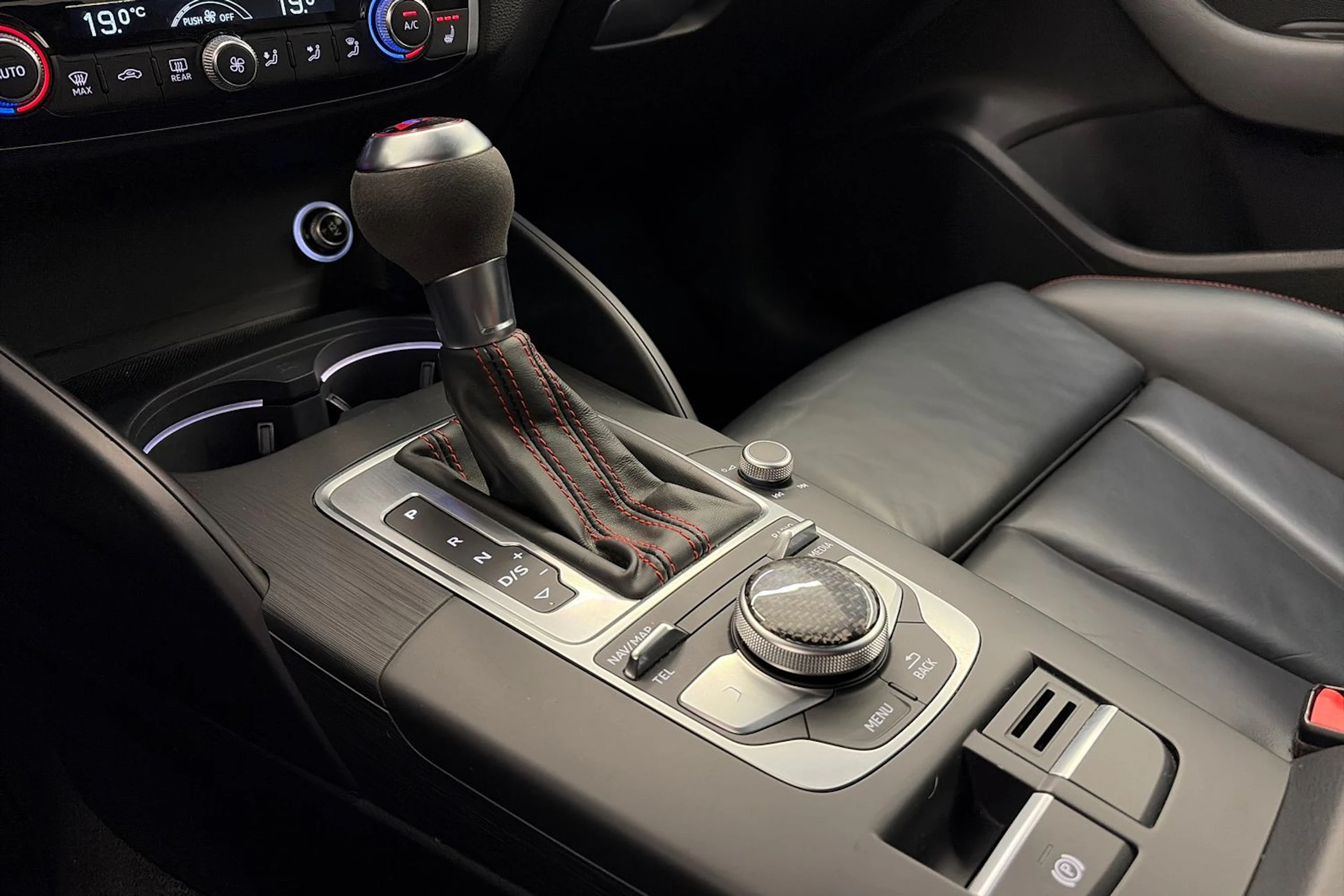 sininen Audi RS 3 2018 kuva 26.