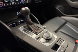 sininen Audi RS 3 2018 kuva 26.