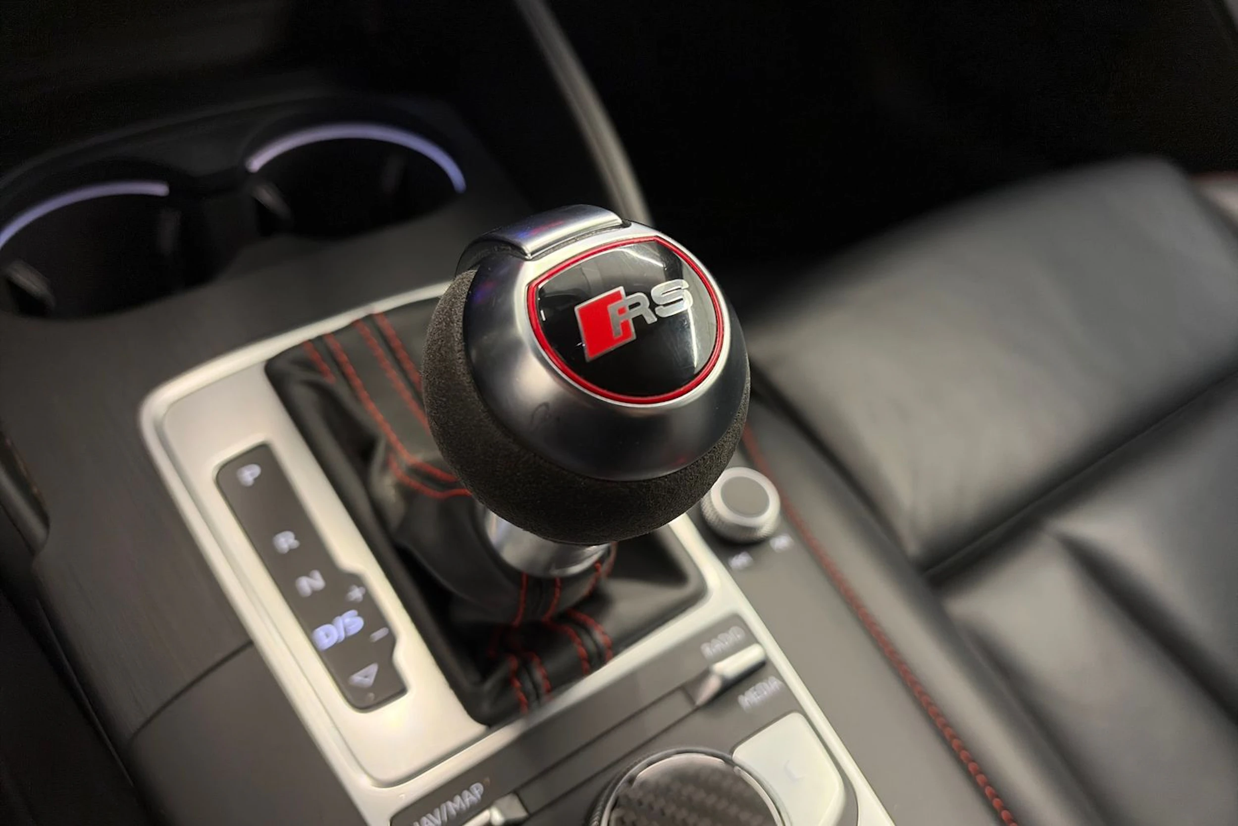 sininen Audi RS 3 2018 kuva 28.