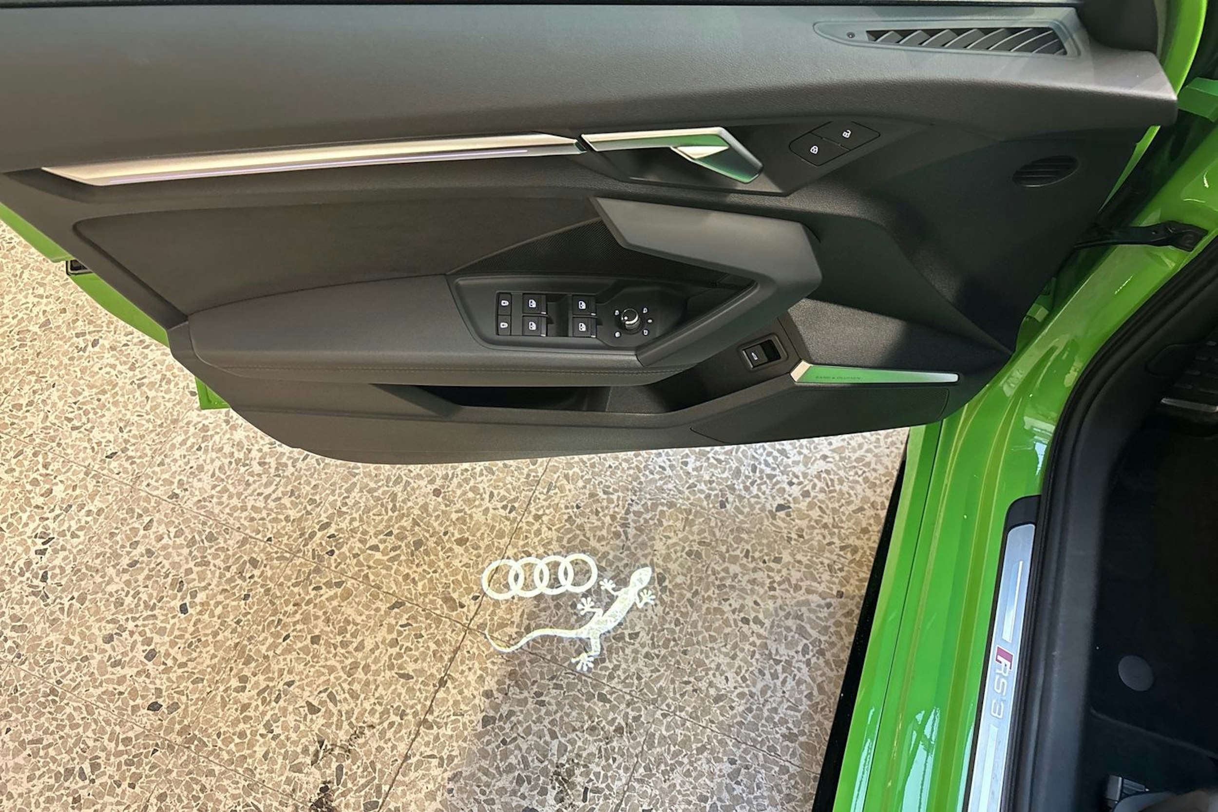 vihreä Audi RS 3 2024 kuva 16.