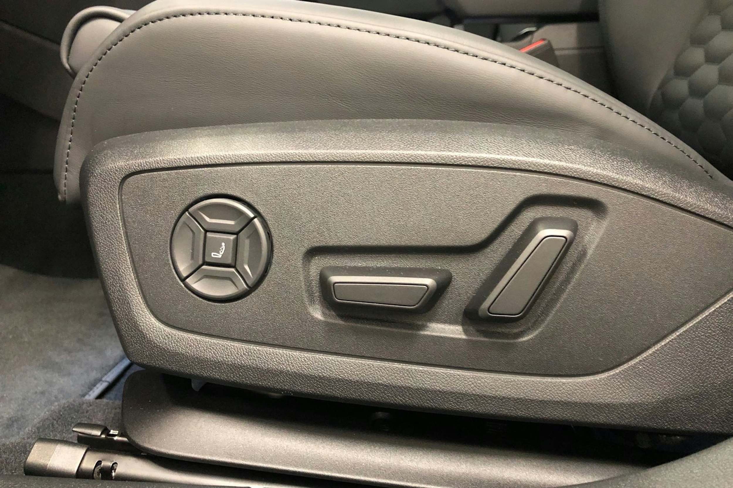 met. musta Audi RS 3 2025 kuva 13.