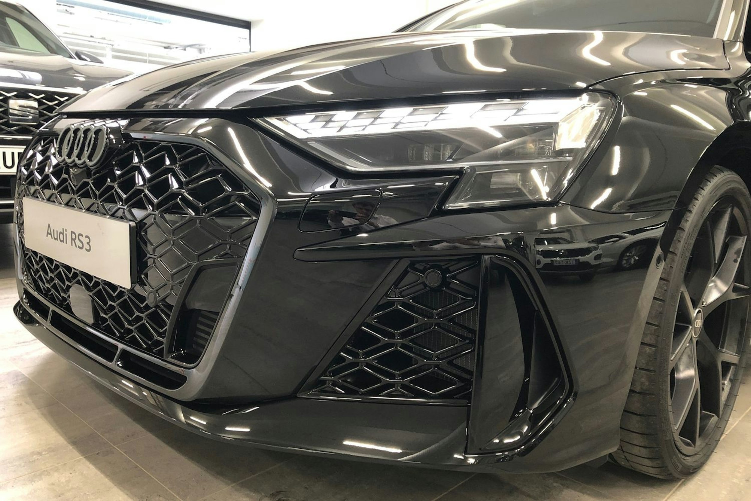 met. musta Audi RS 3 2025 kuva 15.