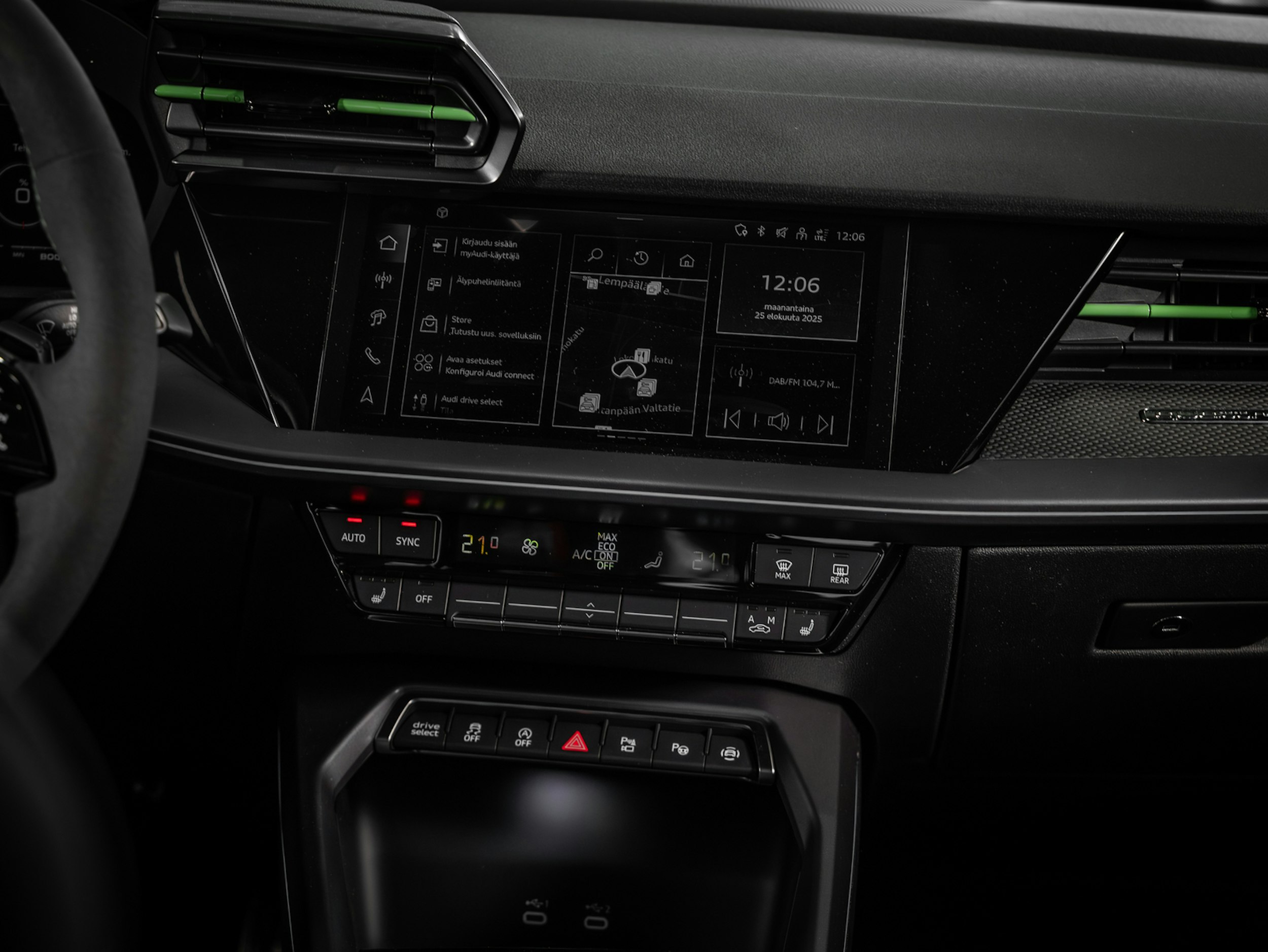 vihreä Audi RS 3 2025 kuva 22.