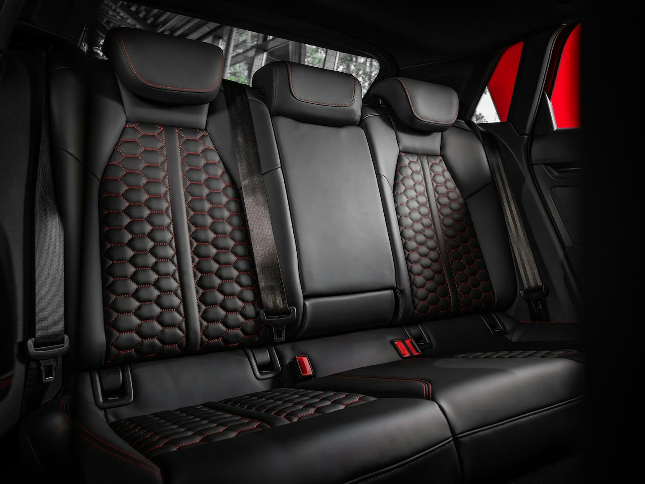 progressive punainen Audi RS 3 2025 kuva 27.