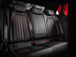 progressive punainen Audi RS 3 2025 kuva 27.
