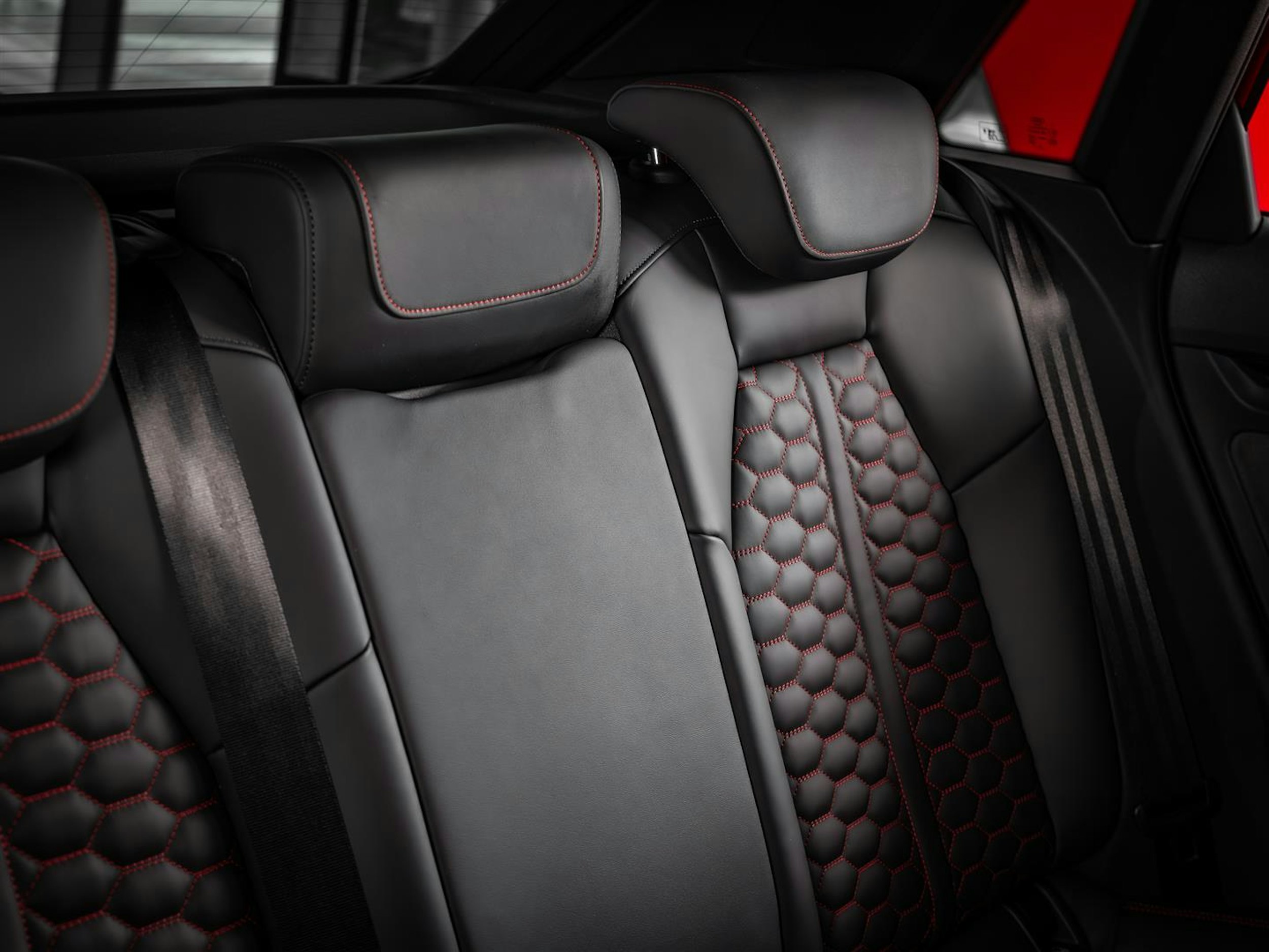 progressive punainen Audi RS 3 2025 kuva 28.
