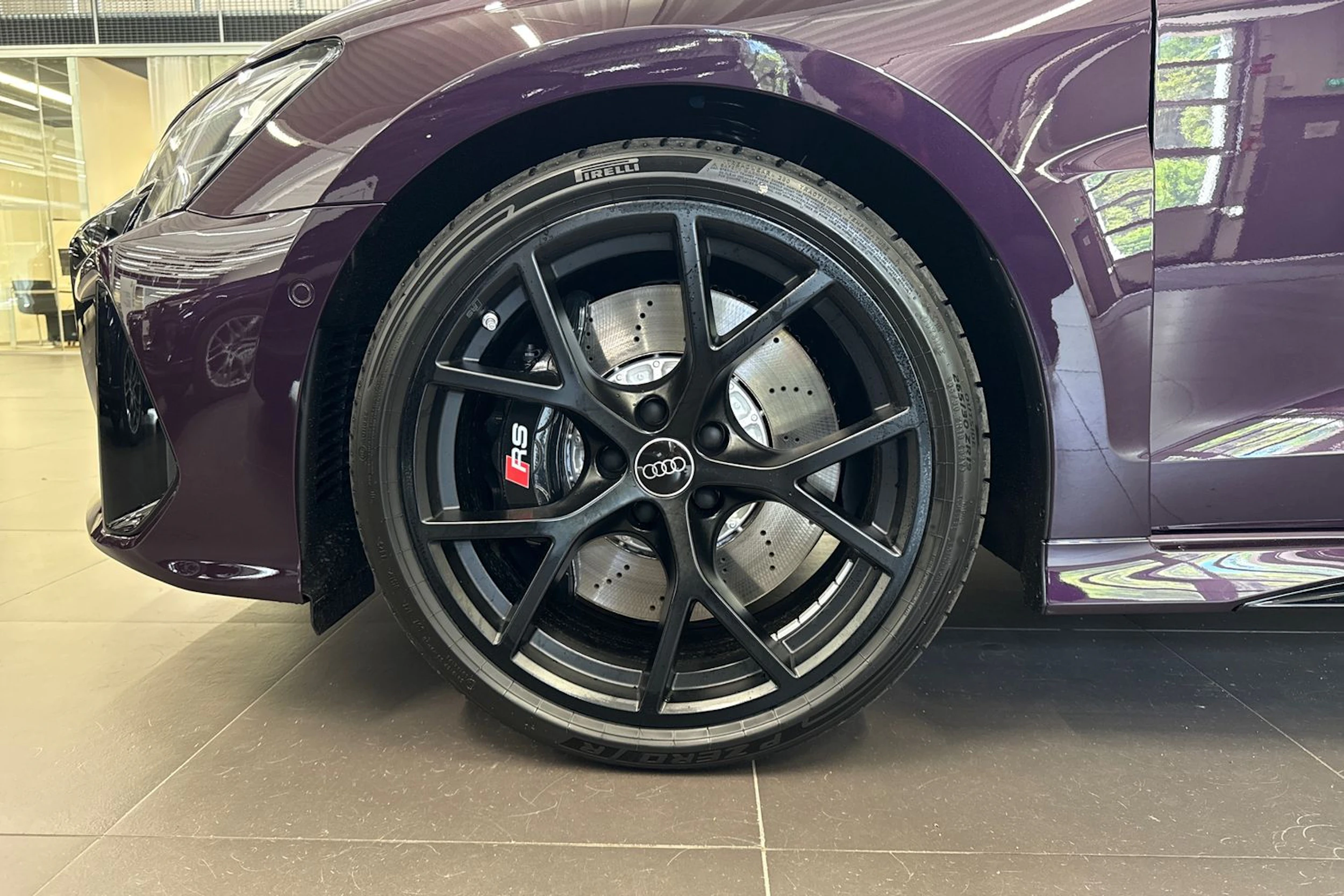 met. violetti Audi RS 3 2026 kuva 10.