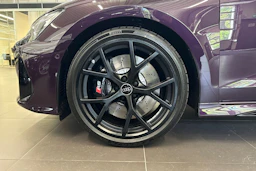 met. violetti Audi RS 3 2026 kuva 10.