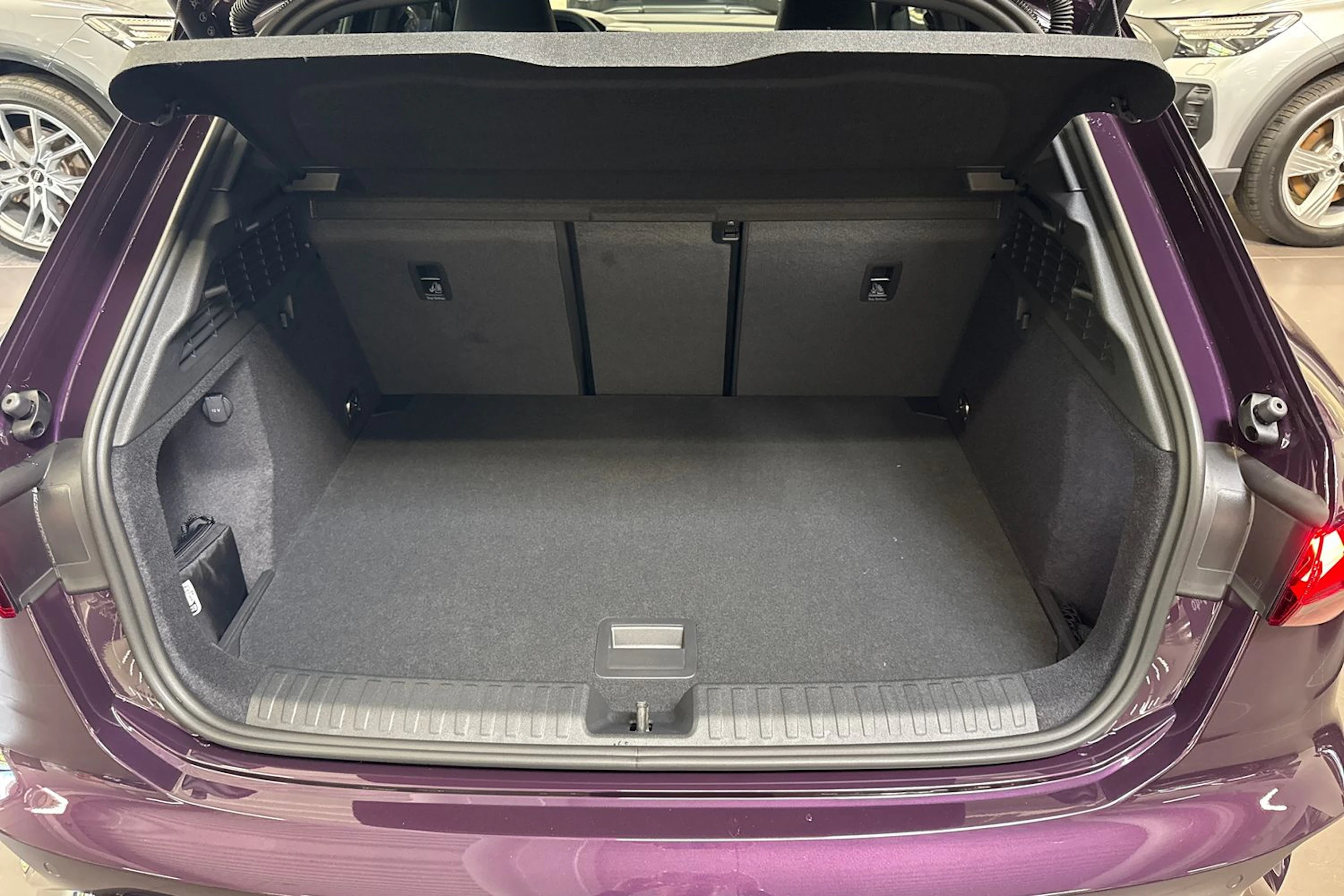 met. violetti Audi RS 3 2026 kuva 11.