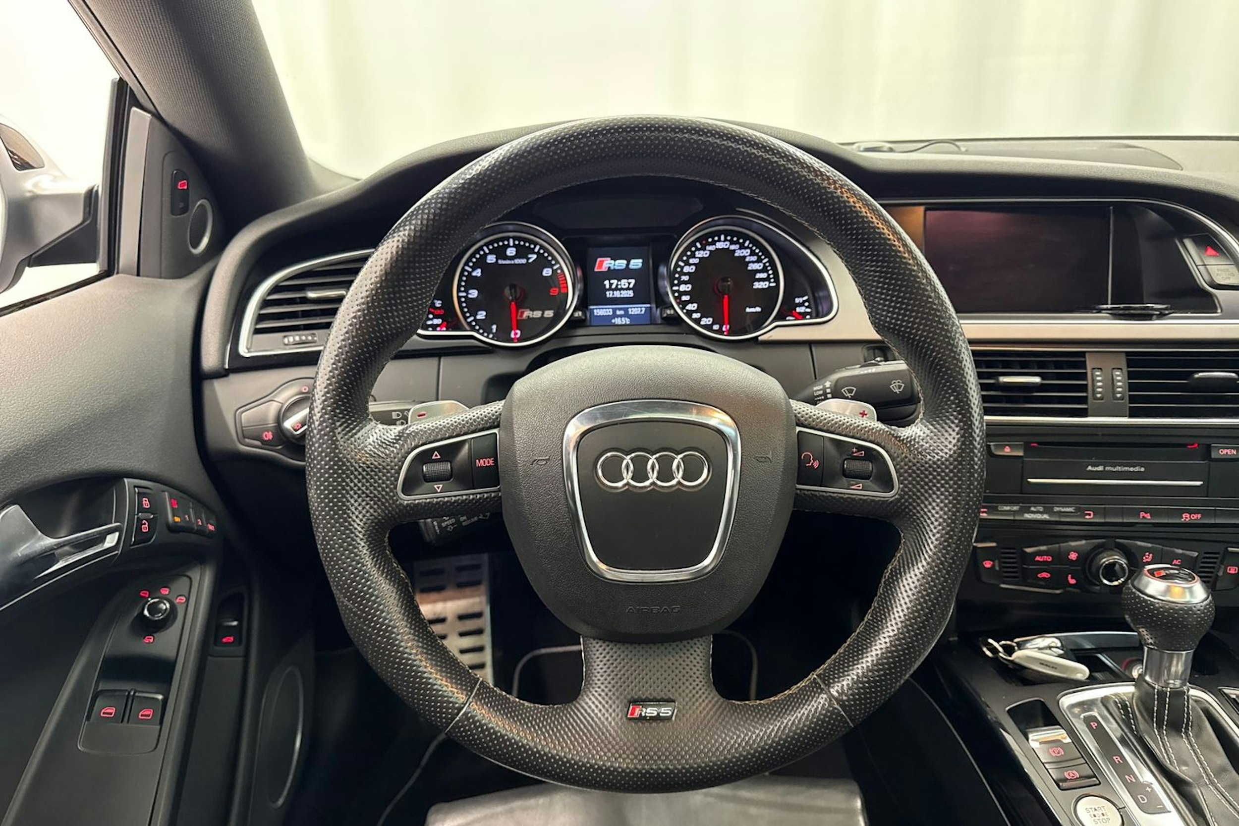 violetti Audi RS5 2011 kuva 16.