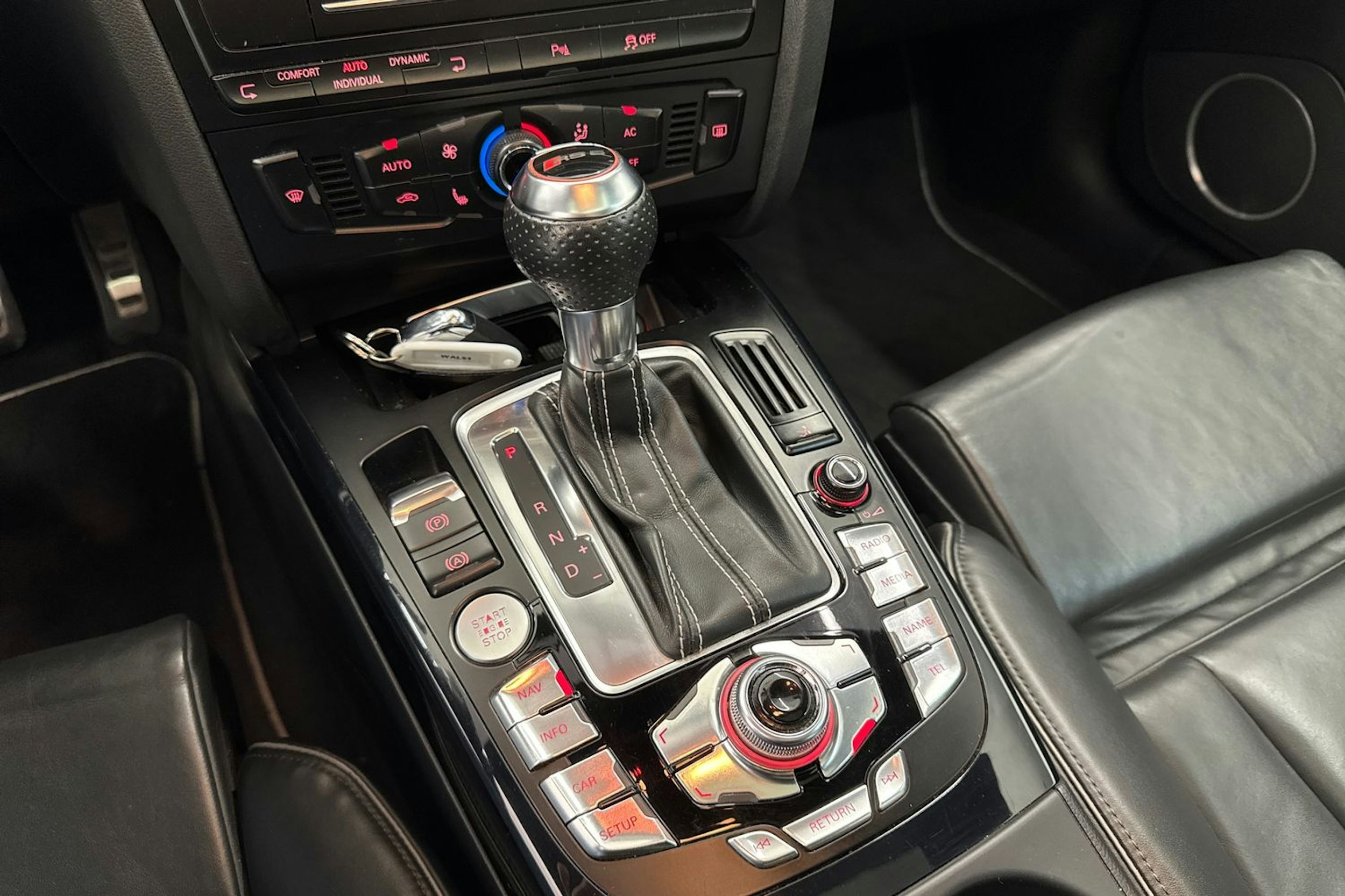violetti Audi RS5 2011 kuva 19.