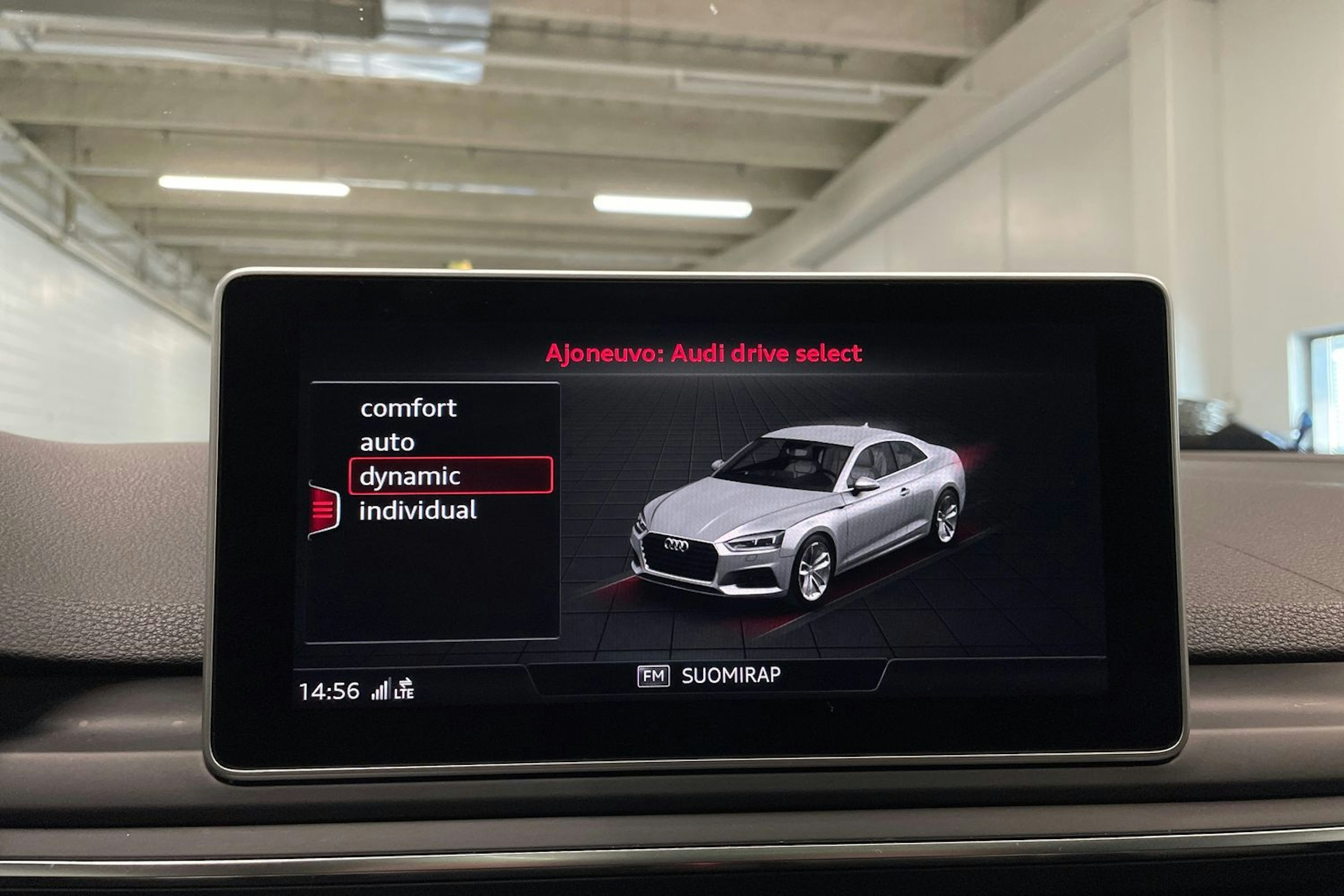 Sininen Audi RS5 2018 kuva 17.