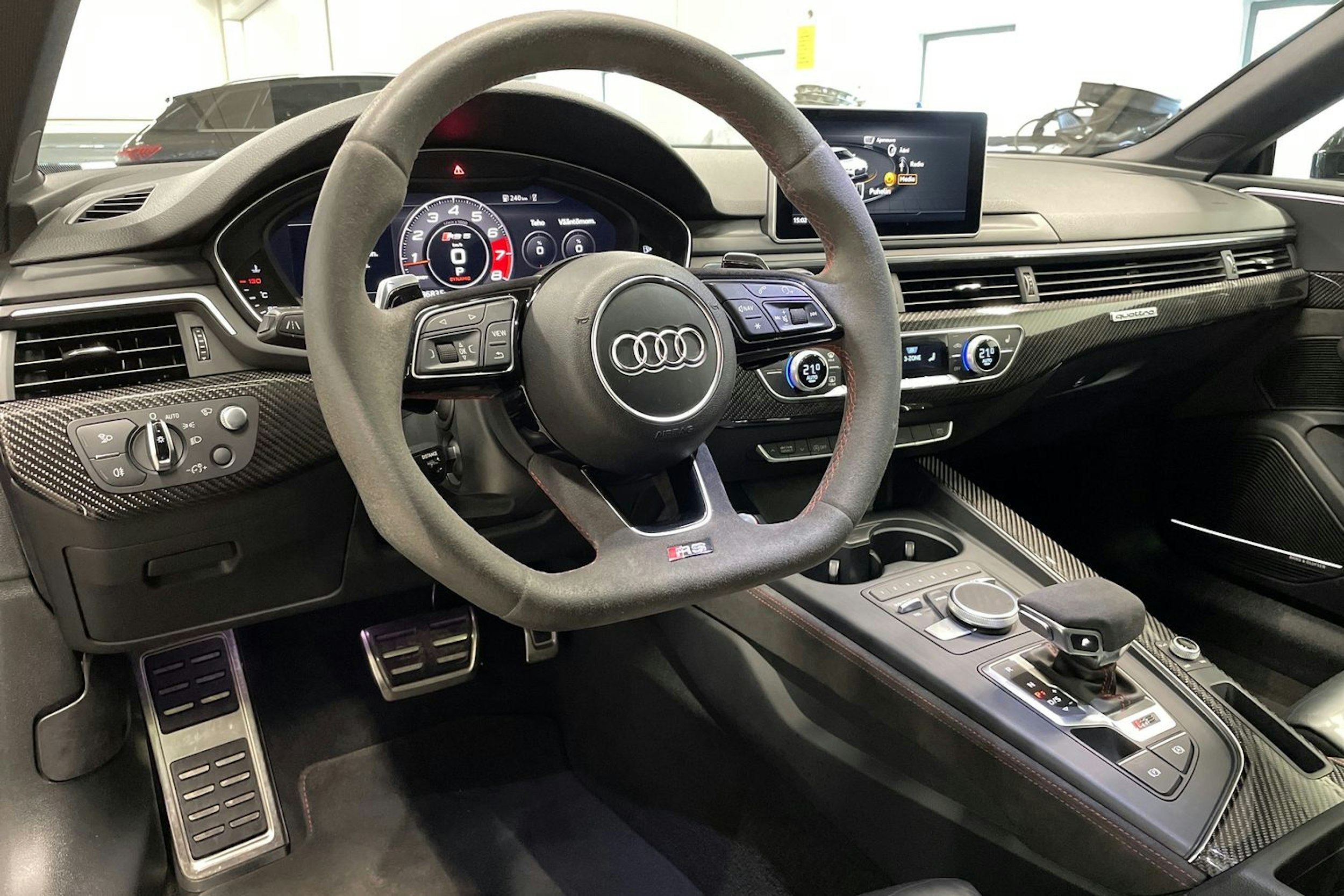 Sininen Audi RS5 2018 kuva 32.