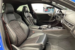 Sininen Audi RS5 2018 kuva 33.