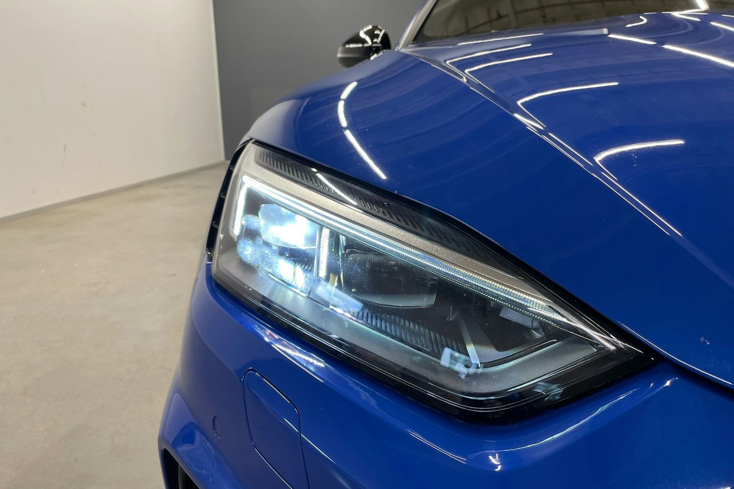 Sininen Audi RS5 2018 kuva 39.