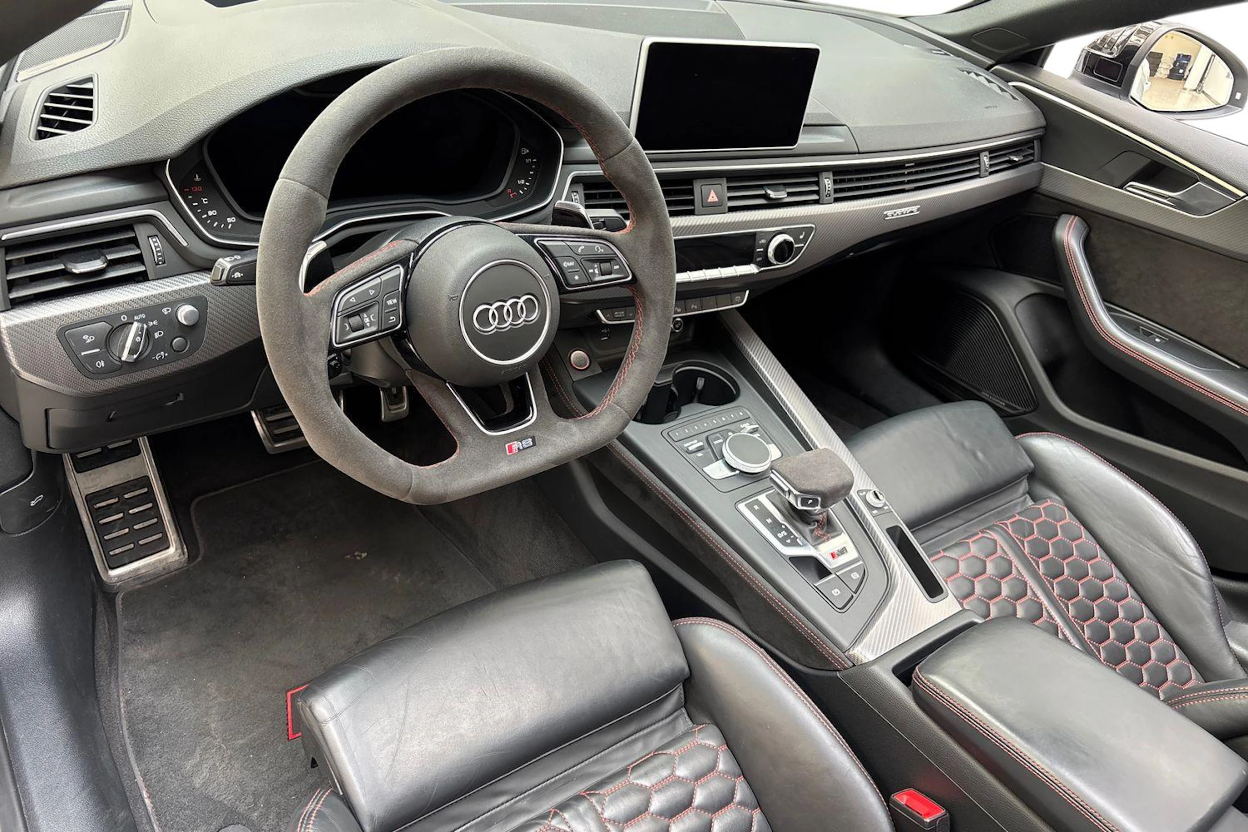 valkoinen Audi RS5 2019 kuva 8.