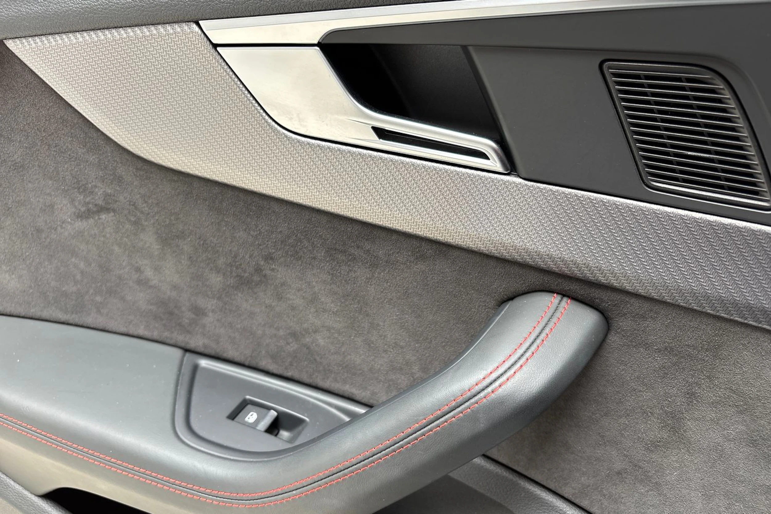valkoinen Audi RS5 2019 kuva 18.