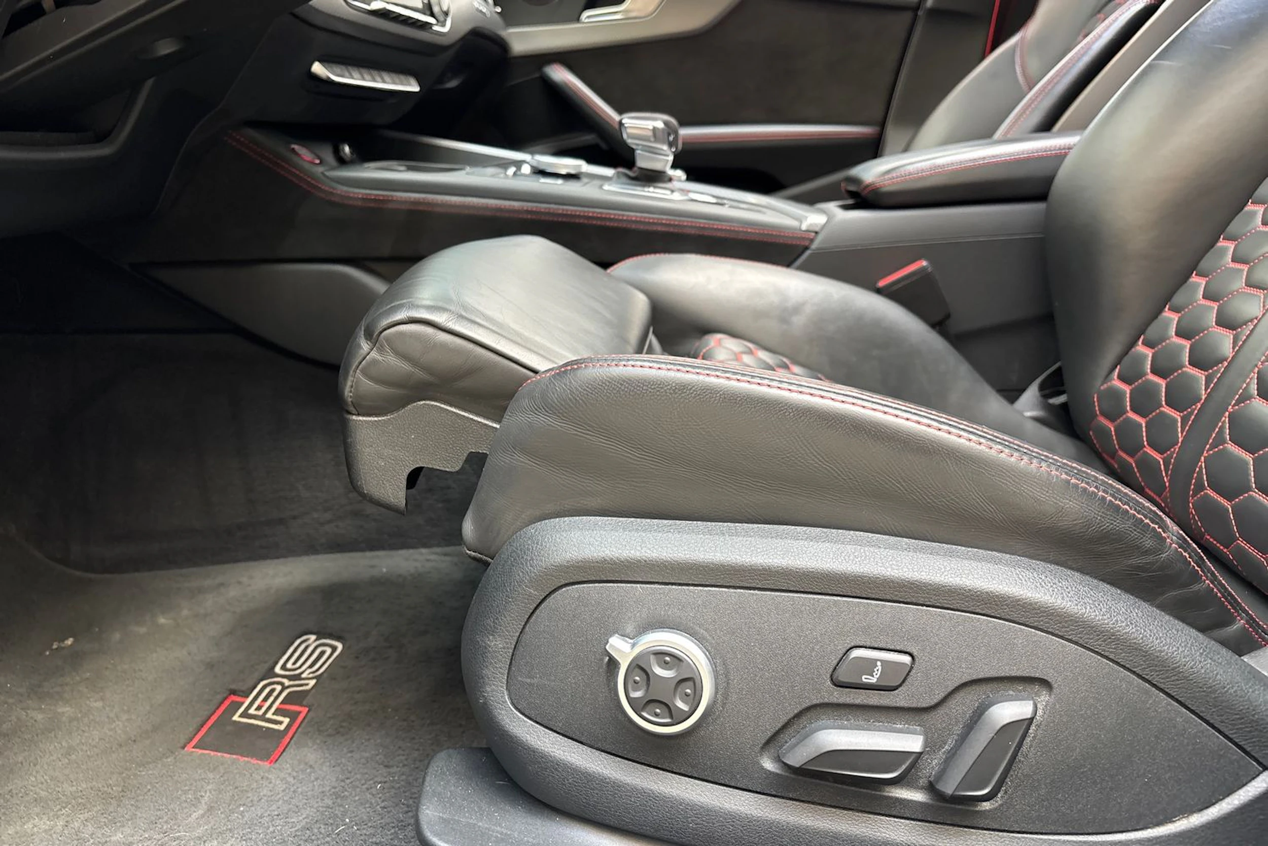 valkoinen Audi RS5 2019 kuva 20.
