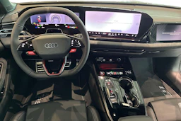 valkoinen Audi RS5 2026 kuva 7.