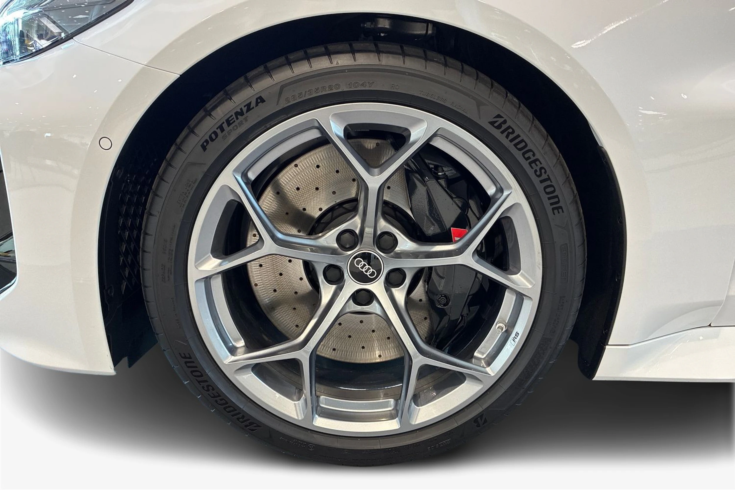 valkoinen Audi RS5 2026 kuva 9.