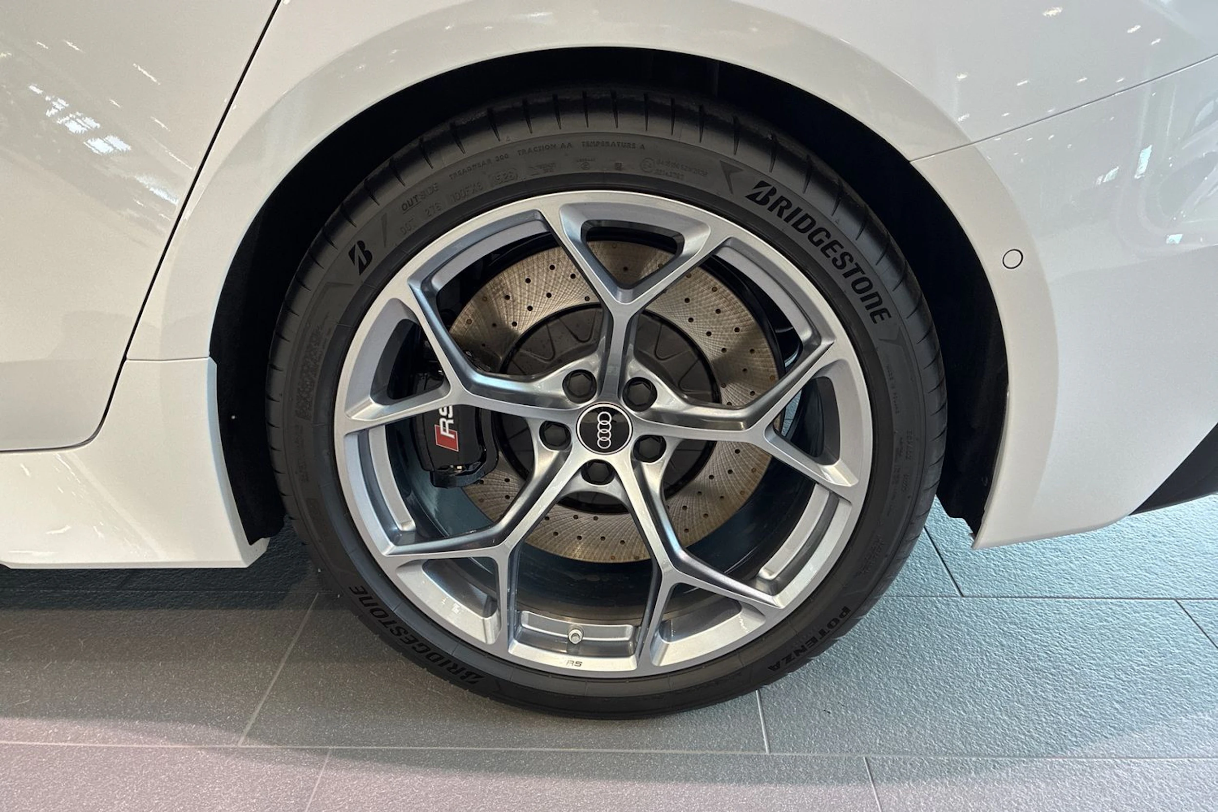 valkoinen Audi RS5 2026 kuva 10.