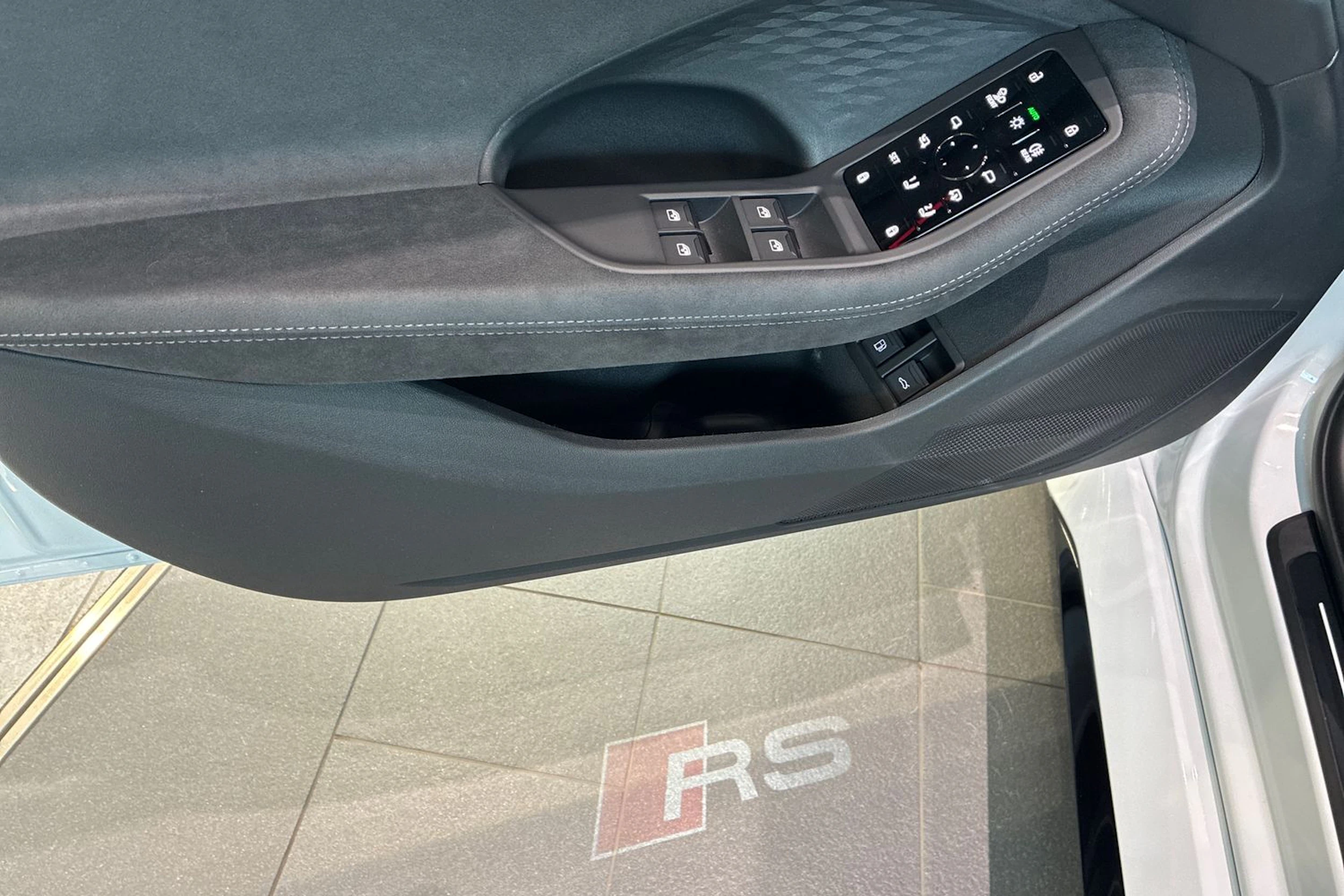 valkoinen Audi RS5 2026 kuva 15.
