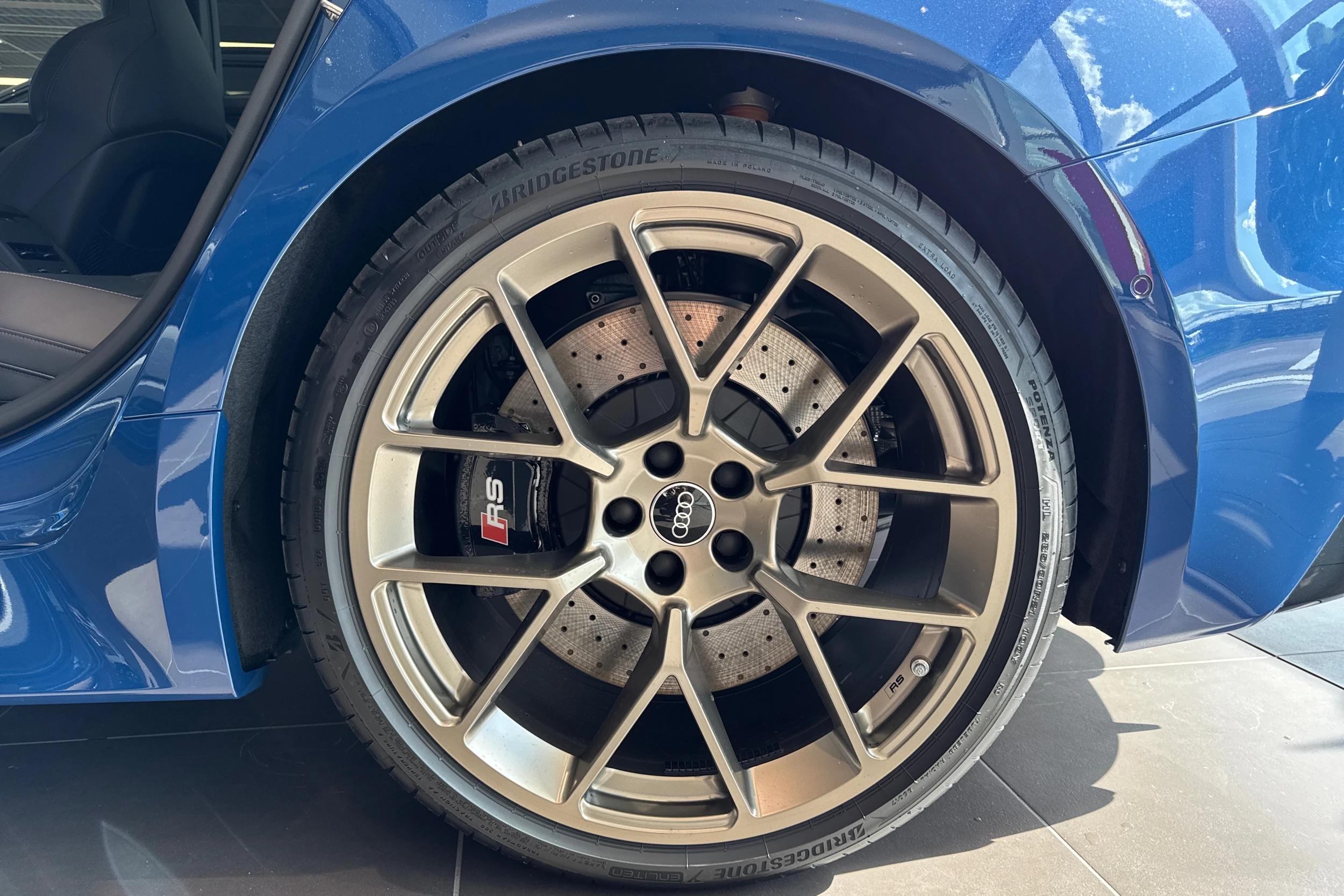 met. sininen Audi RS5 2026 kuva 7.