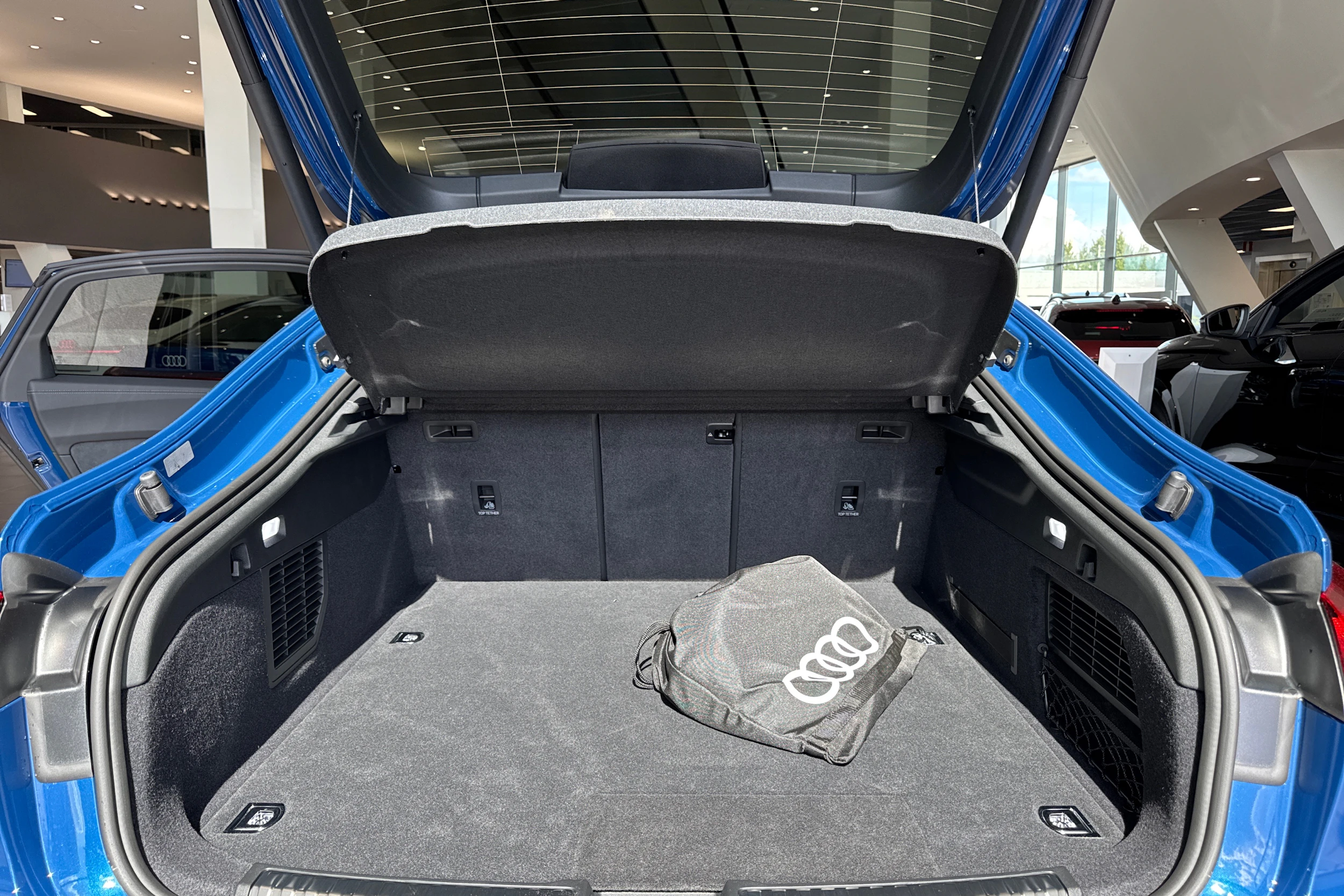 met. sininen Audi RS5 2026 kuva 14.