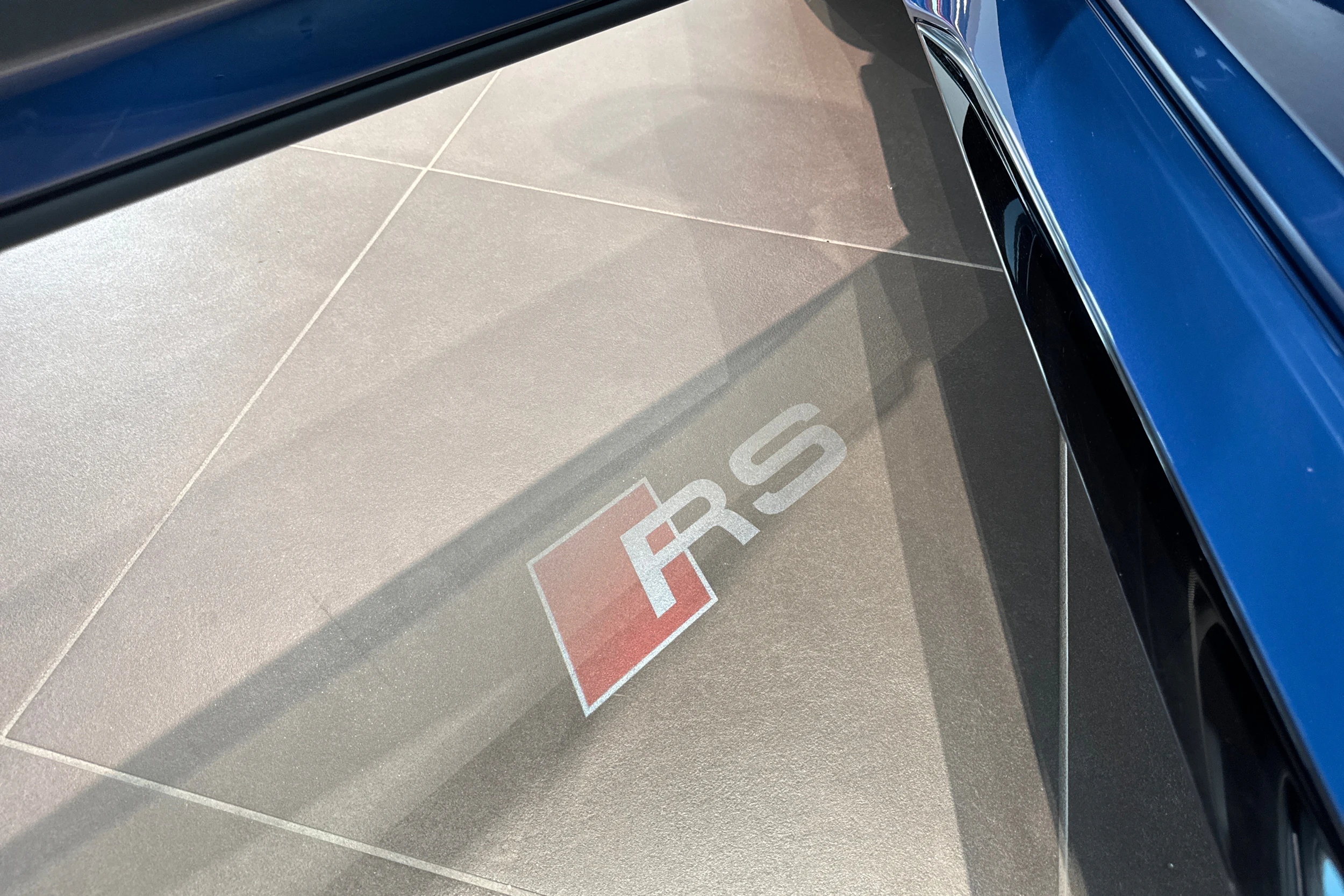 met. sininen Audi RS5 2026 kuva 17.