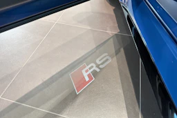 met. sininen Audi RS5 2026 kuva 17.