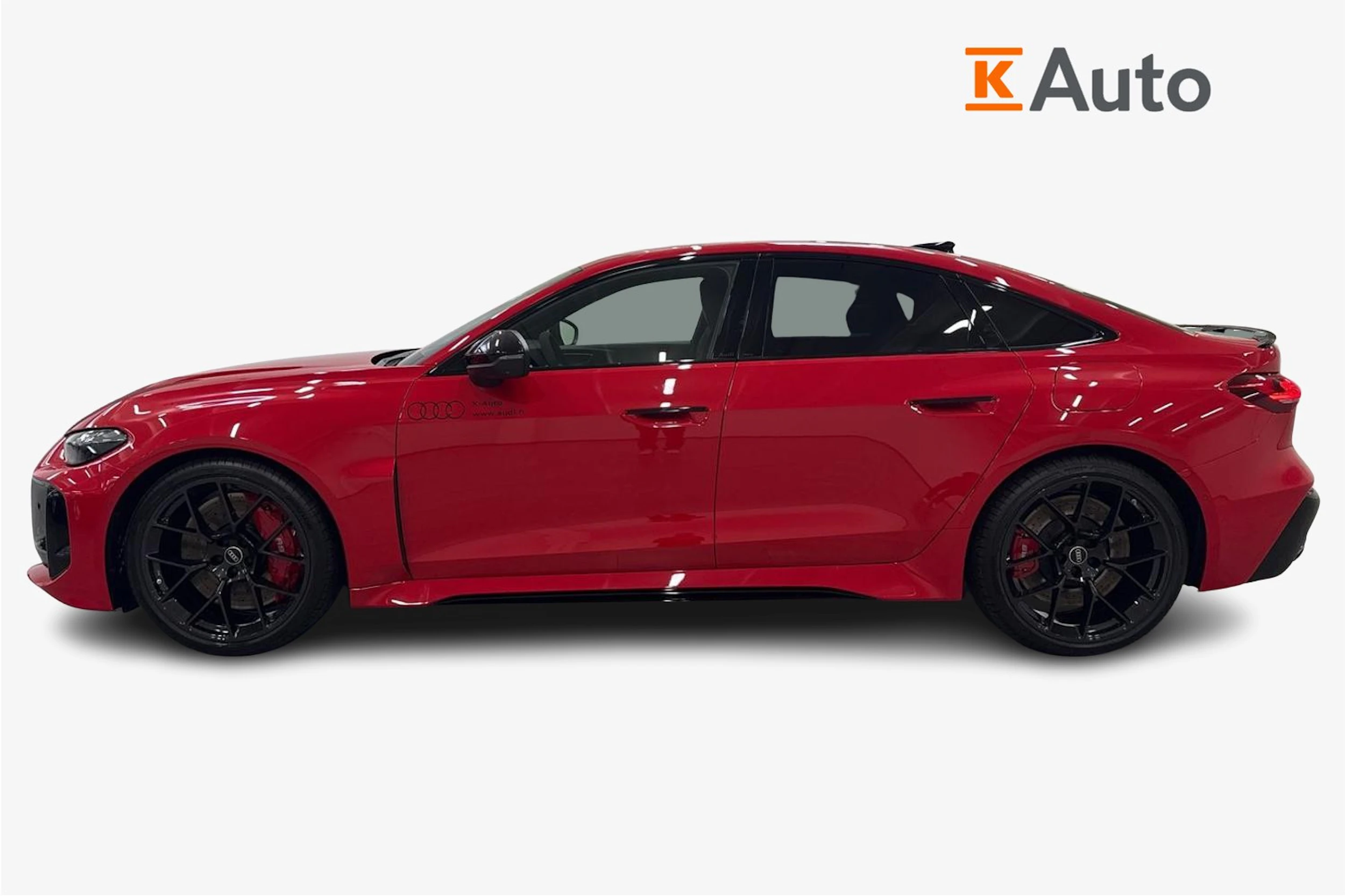 met. punainen Audi RS5 2026 kuva 5.