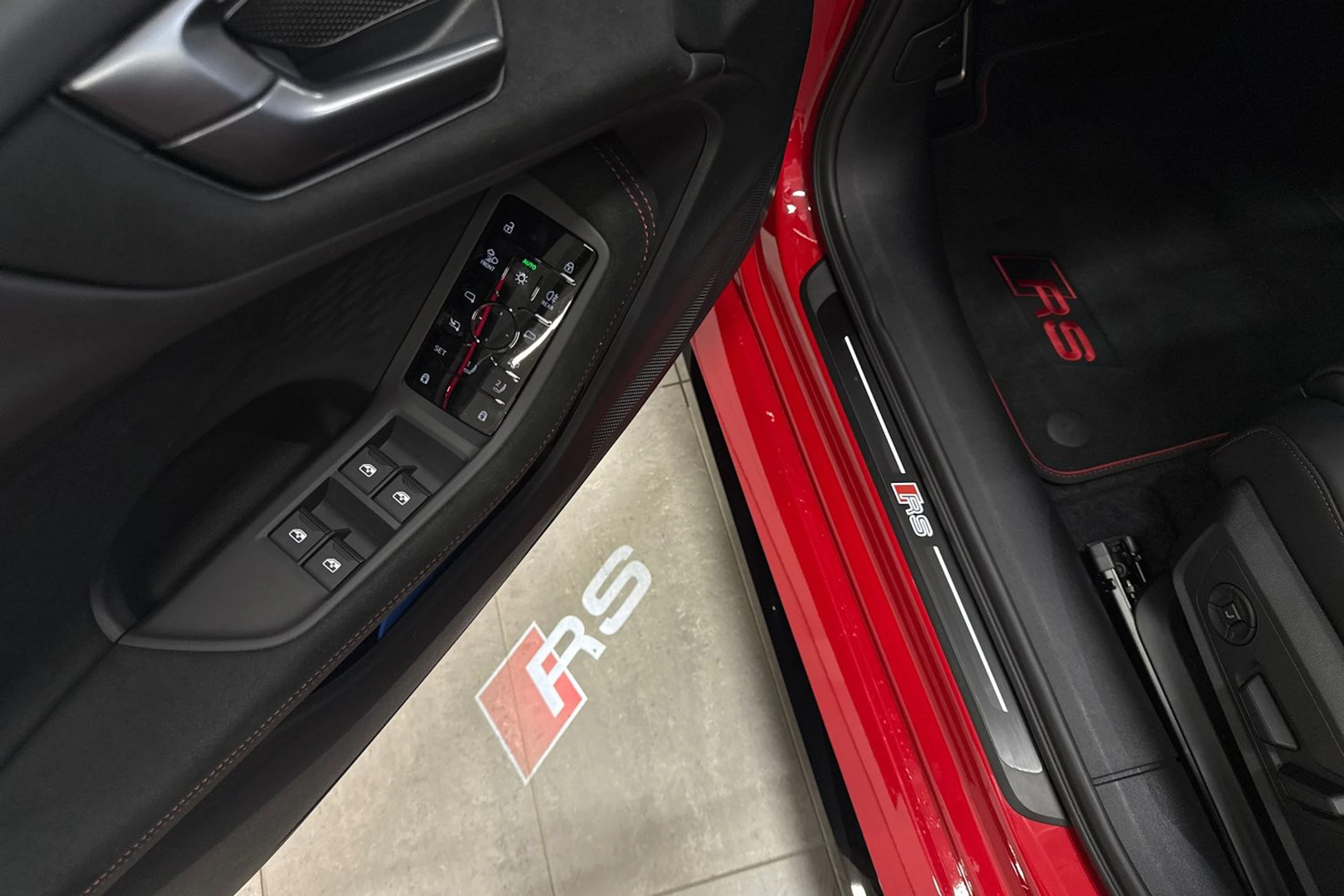 met. punainen Audi RS5 2026 kuva 15.