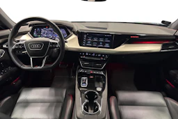 musta Audi RS e-tron 2022 kuva 7.