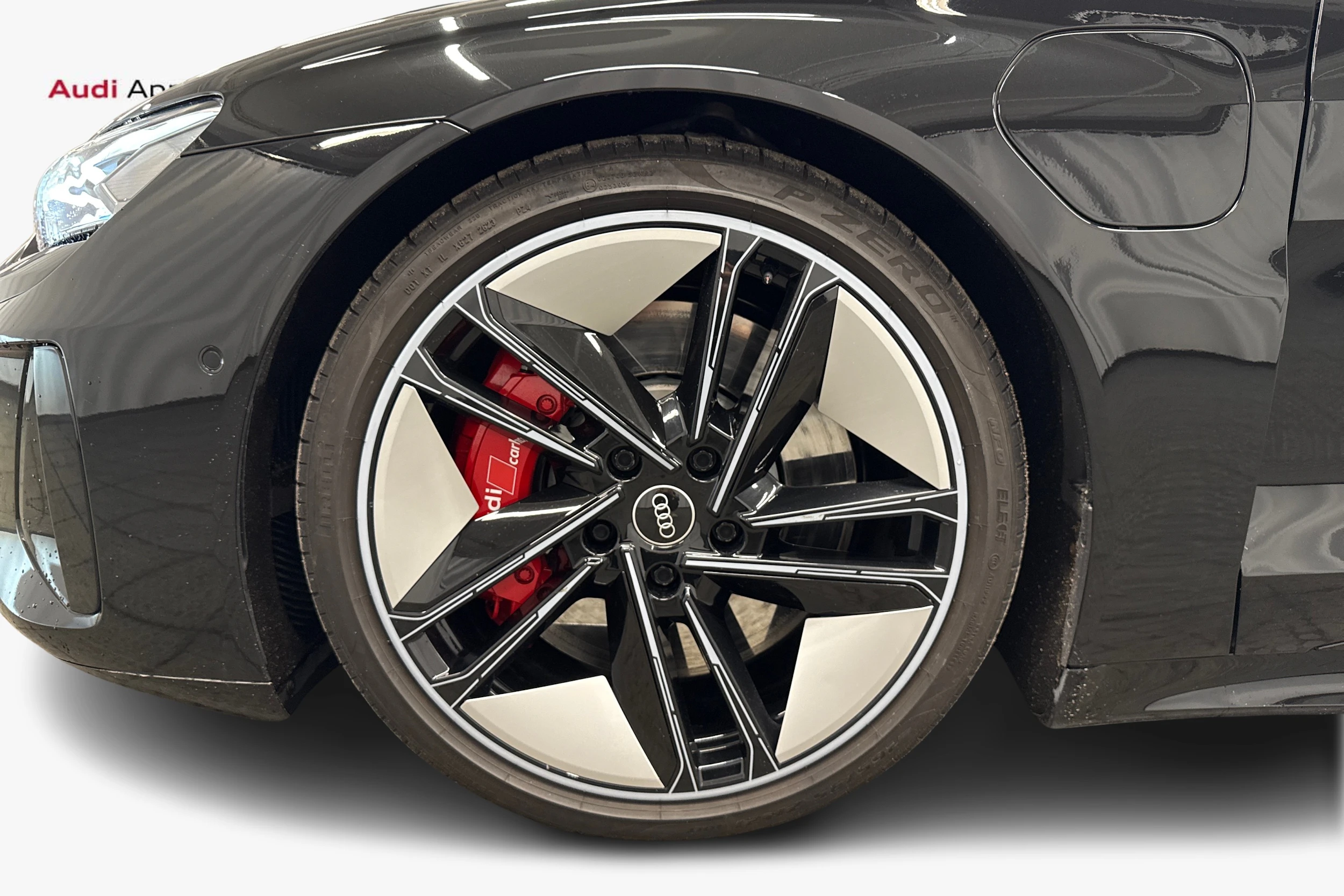 musta Audi RS e-tron 2022 kuva 9.