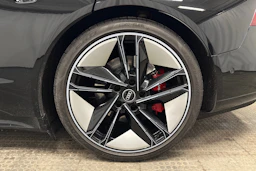 musta Audi RS e-tron 2022 kuva 10.
