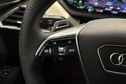 musta Audi RS e-tron 2022 kuva 11.