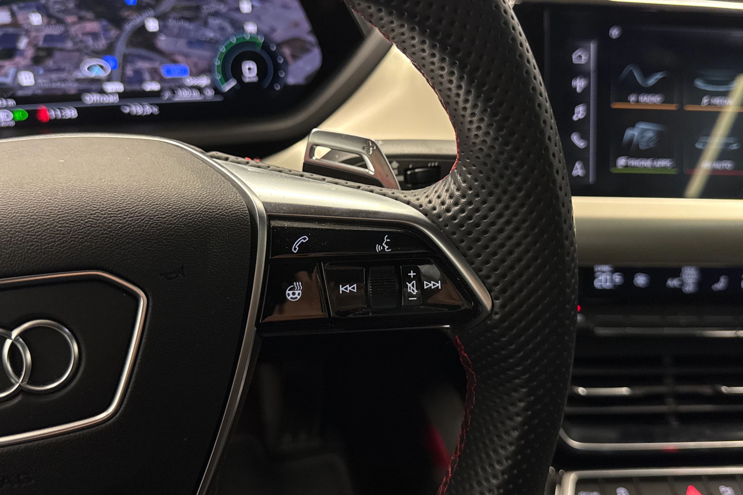 musta Audi RS e-tron 2022 kuva 12.