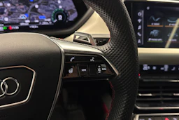 musta Audi RS e-tron 2022 kuva 12.