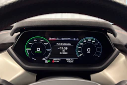 musta Audi RS e-tron 2022 kuva 14.