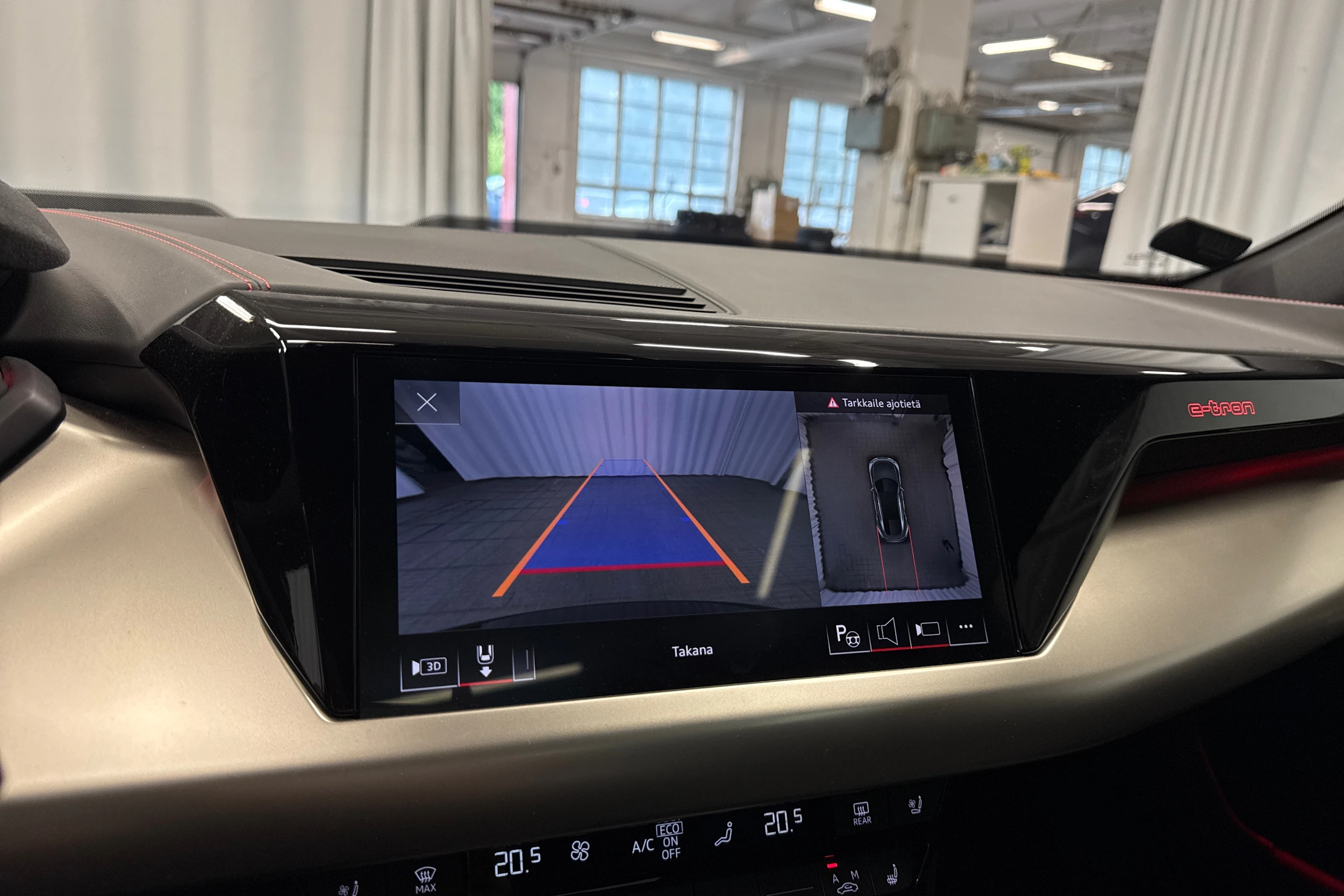 musta Audi RS e-tron 2022 kuva 16.