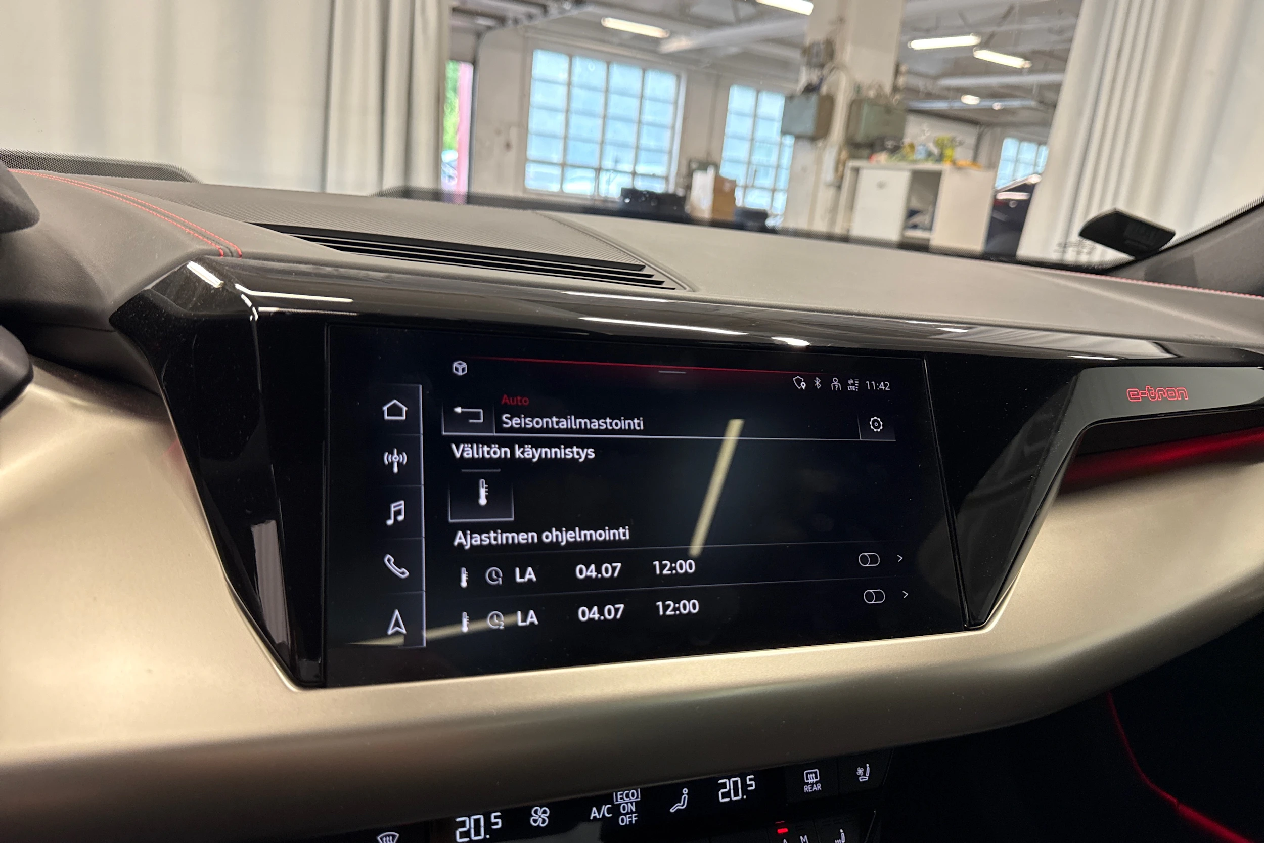 musta Audi RS e-tron 2022 kuva 22.