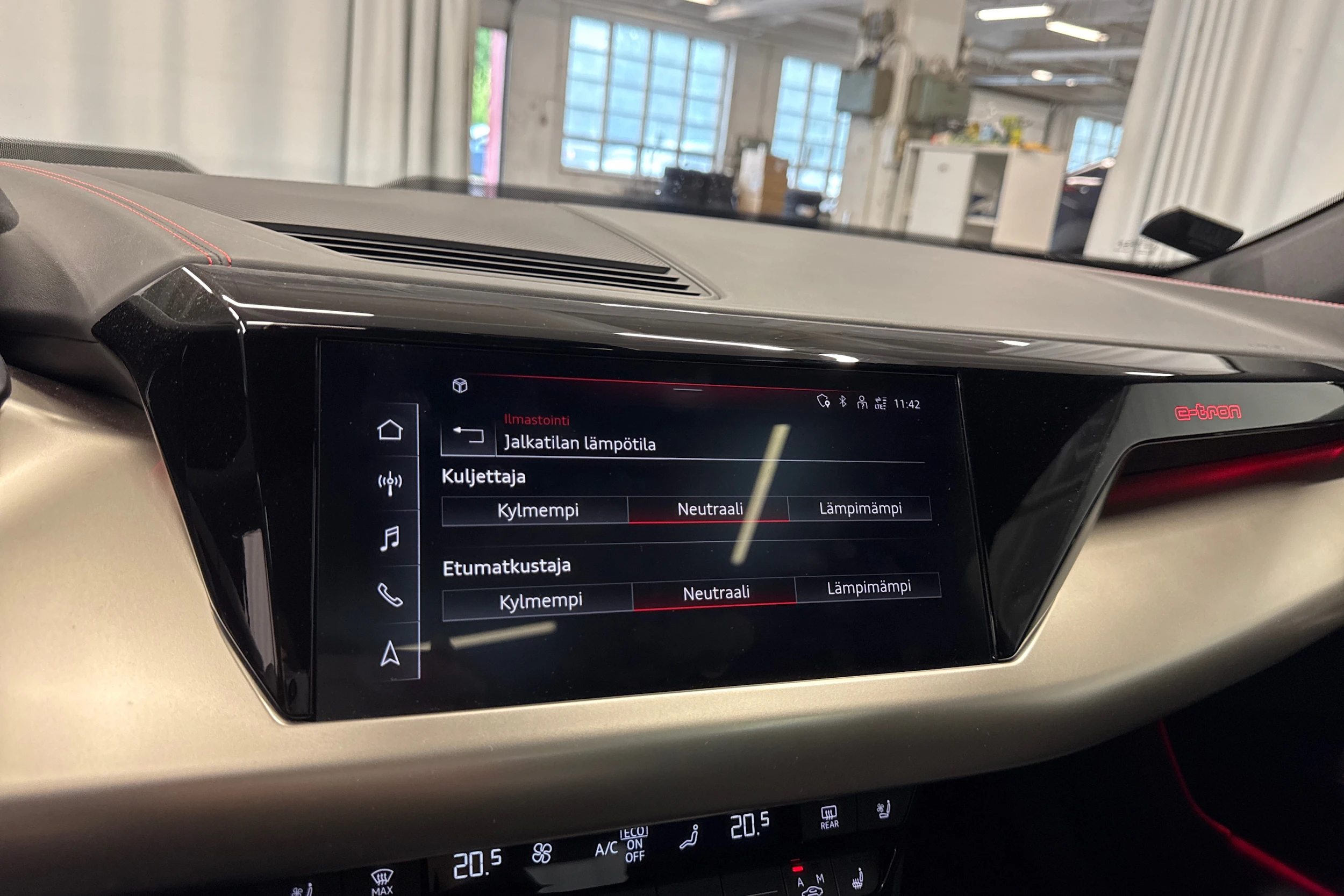 musta Audi RS e-tron 2022 kuva 23.