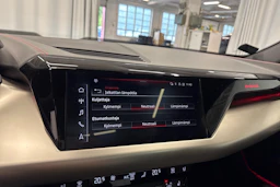 musta Audi RS e-tron 2022 kuva 23.