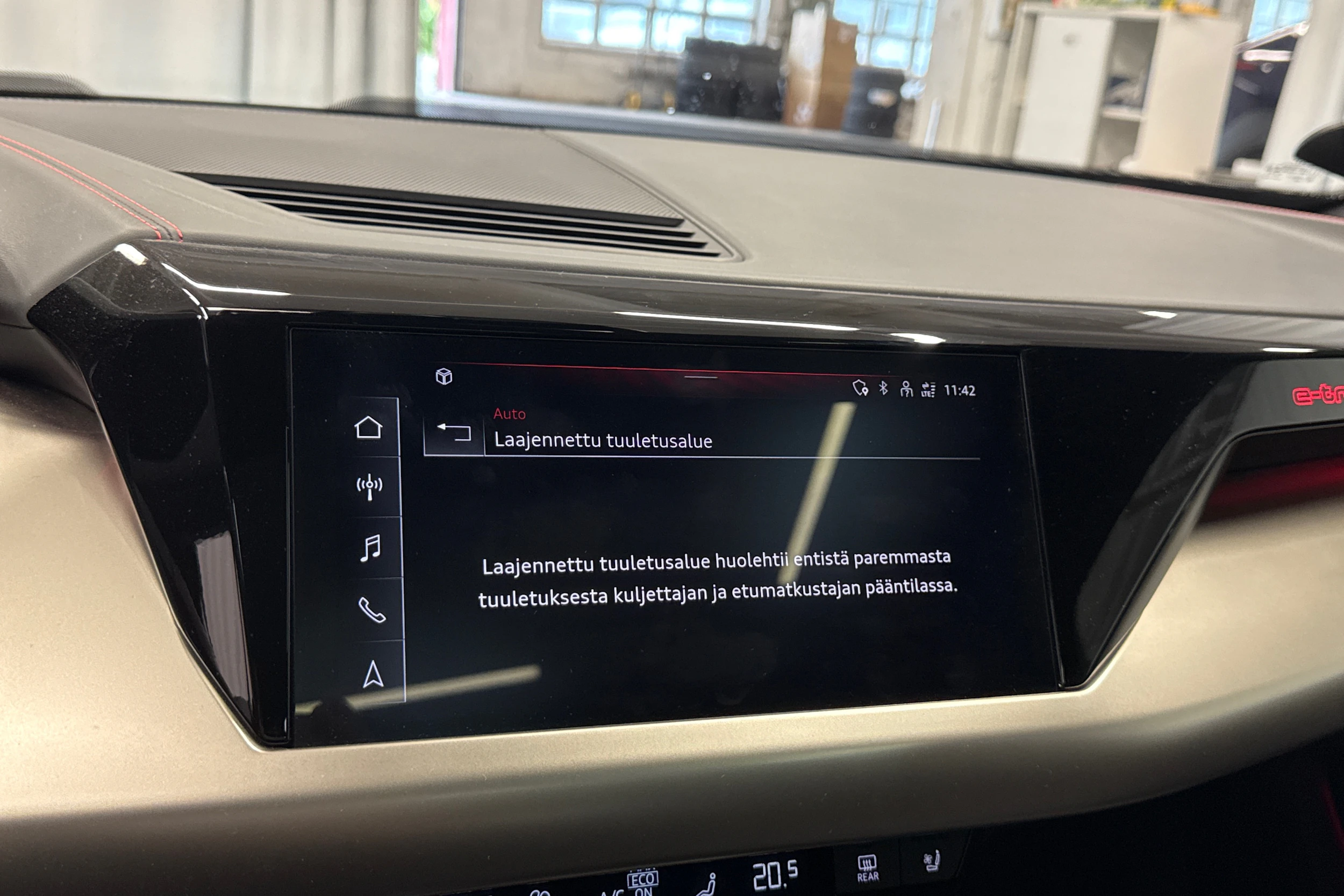 musta Audi RS e-tron 2022 kuva 24.