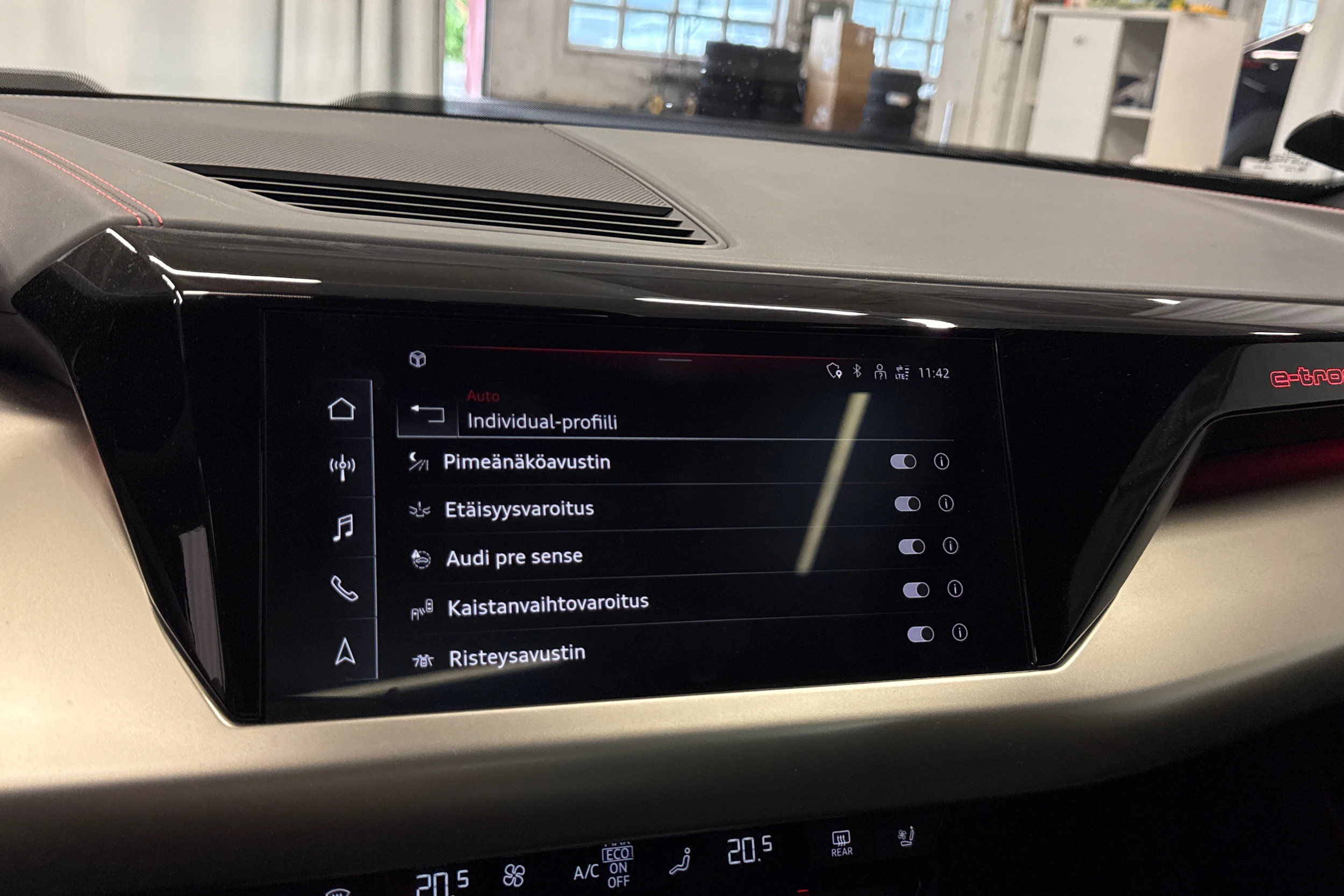 musta Audi RS e-tron 2022 kuva 25.