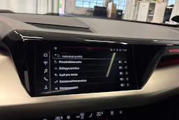 musta Audi RS e-tron 2022 kuva 25.